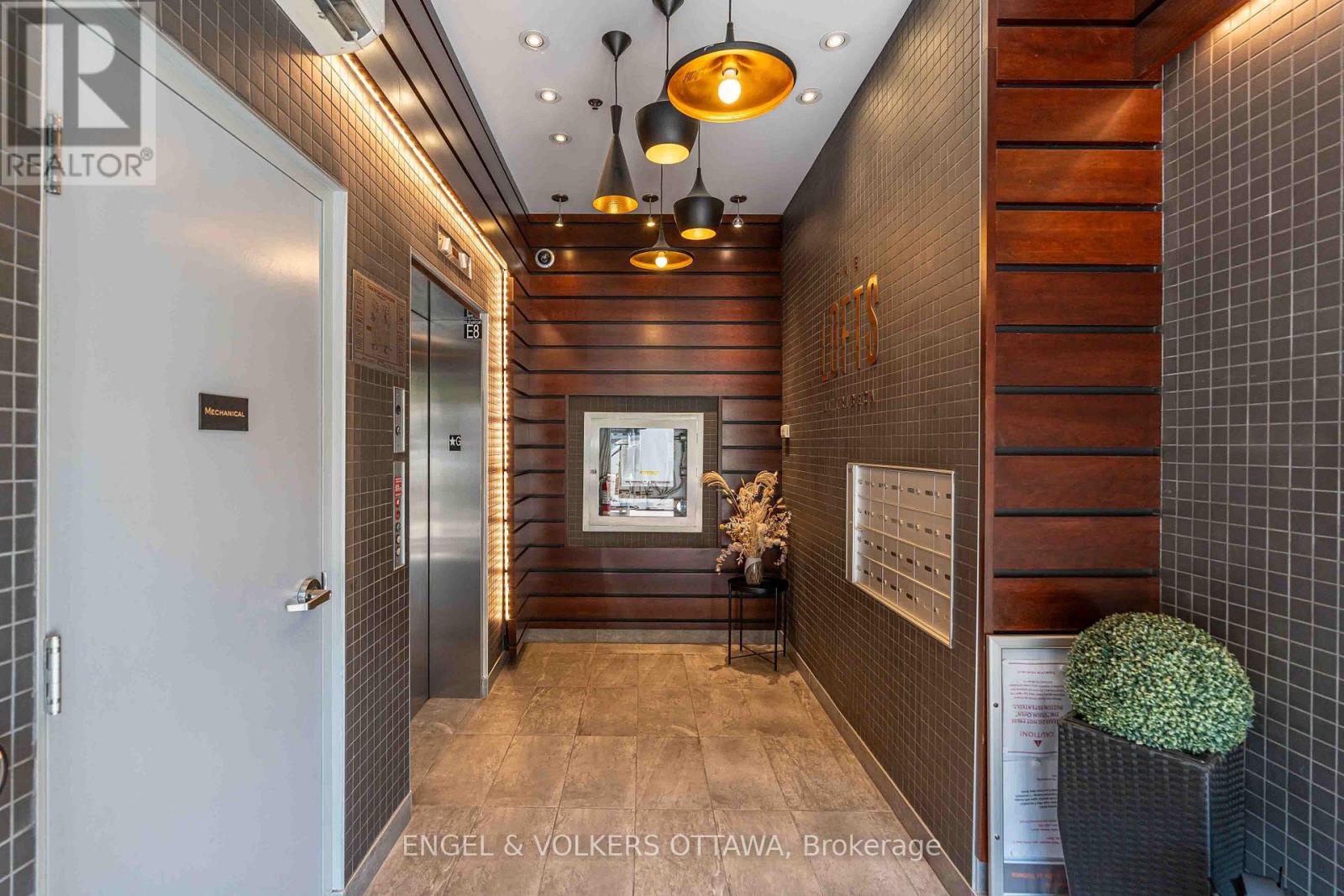 202 - 197 Lisgar Street, Ottawa, Ontario K2P 0C3 - Photo 3 - X12999242