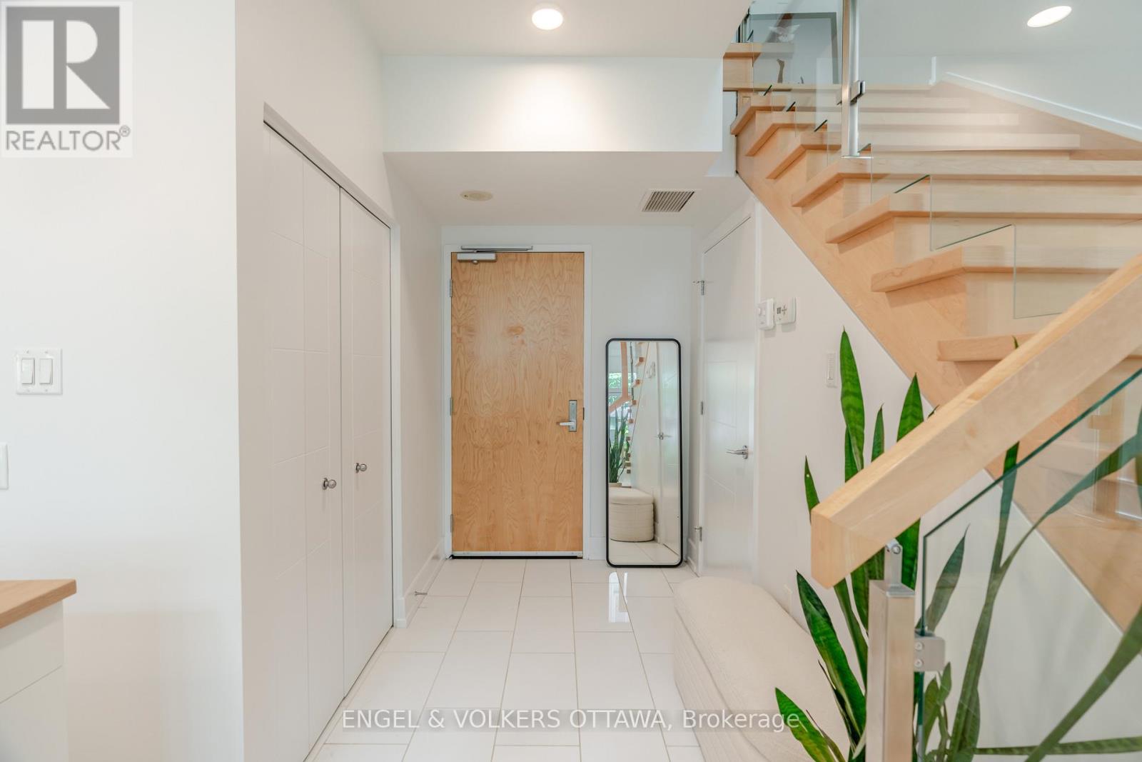 202 - 197 Lisgar Street, Ottawa, Ontario K2P 0C3 - Photo 6 - X12999242