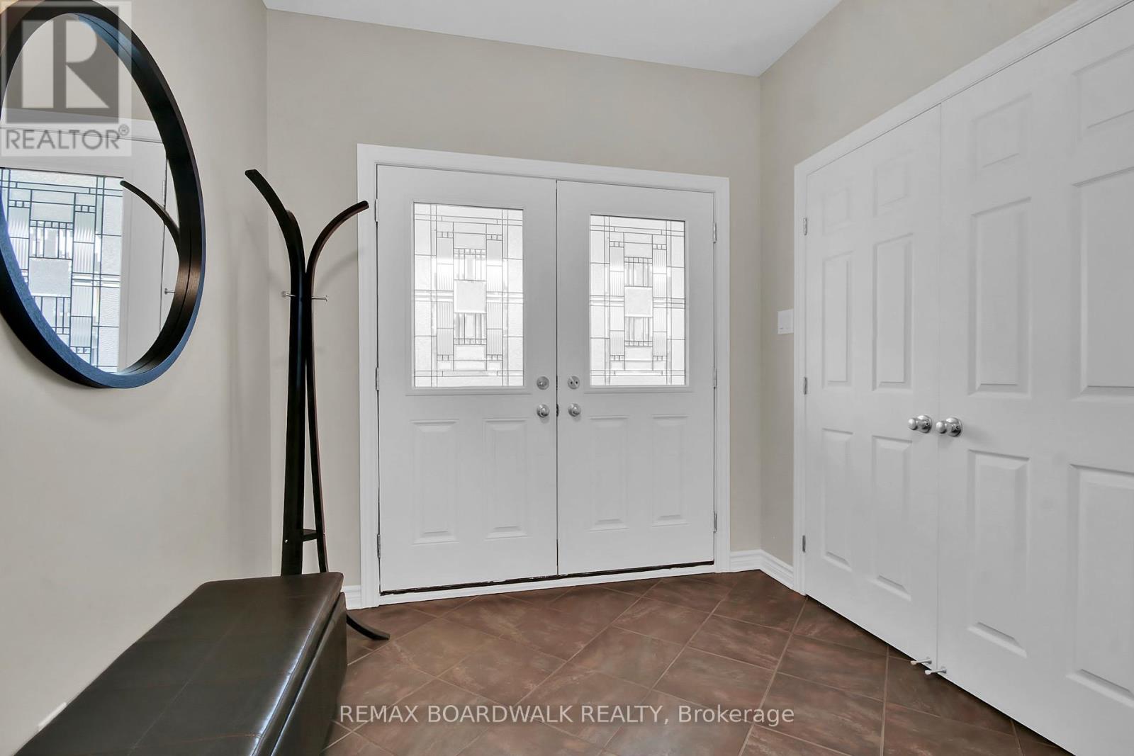 802 Tony George Place E, Ottawa, Ontario K2S 0R3 - Photo 3 - X12999252