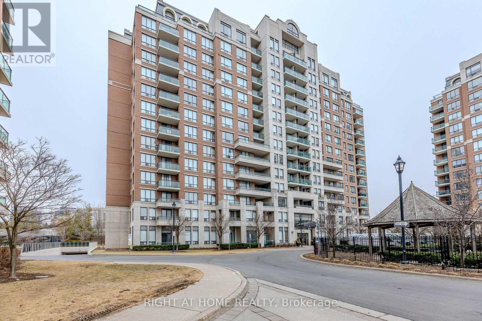 801 - 330 RED MAPLE ROAD, Richmond Hill, Ontario