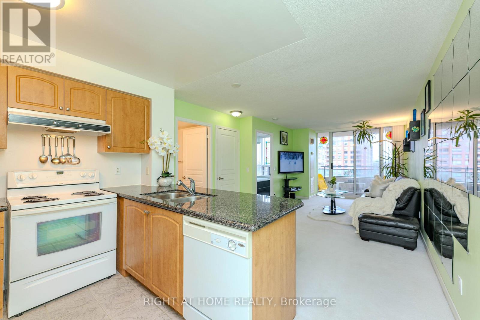 801 - 330 Red Maple Road, Richmond Hill, Ontario L4C 0T6 - Photo 8 - N12999248