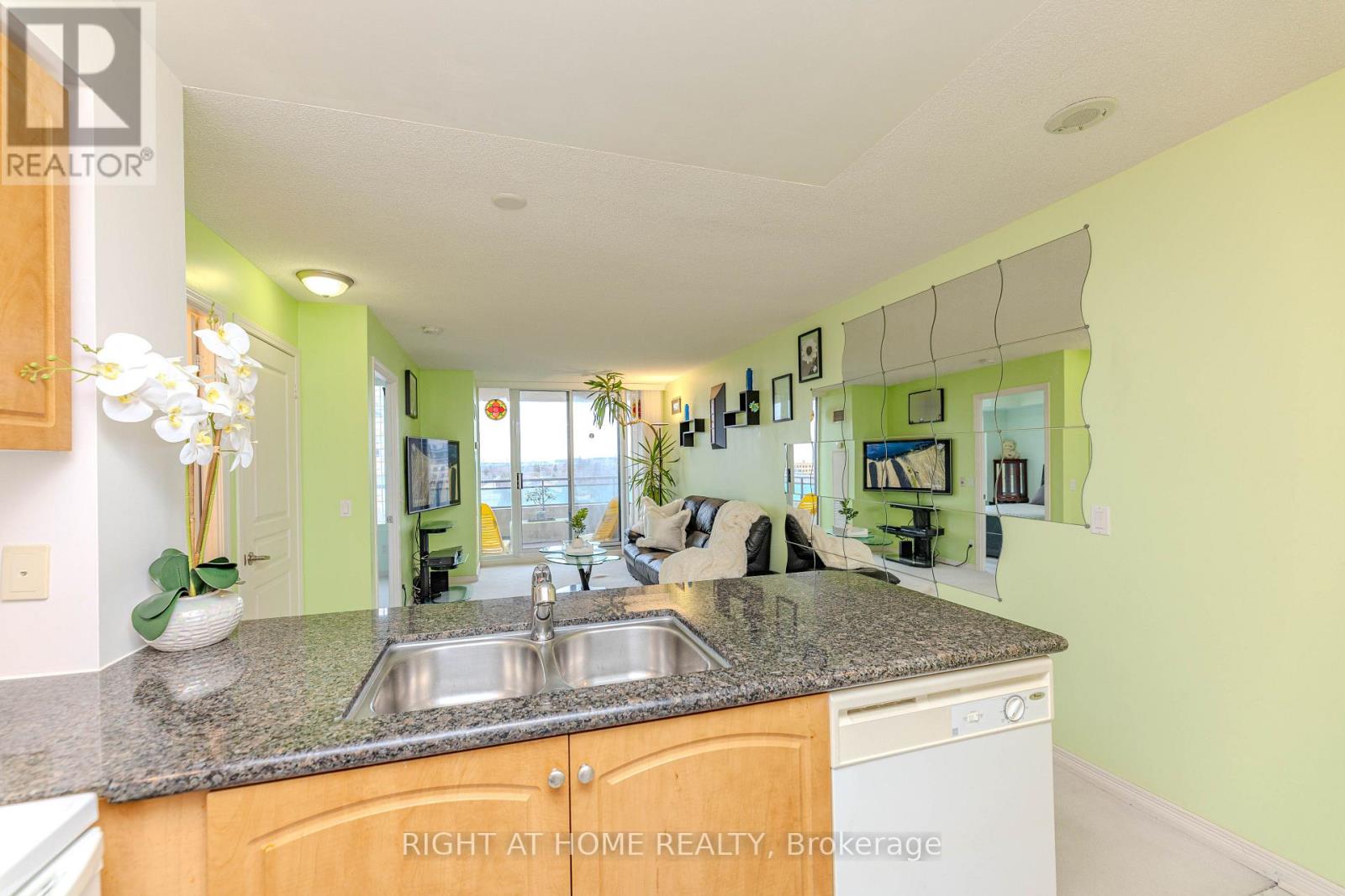 801 - 330 Red Maple Road, Richmond Hill, Ontario L4C 0T6 - Photo 9 - N12999248