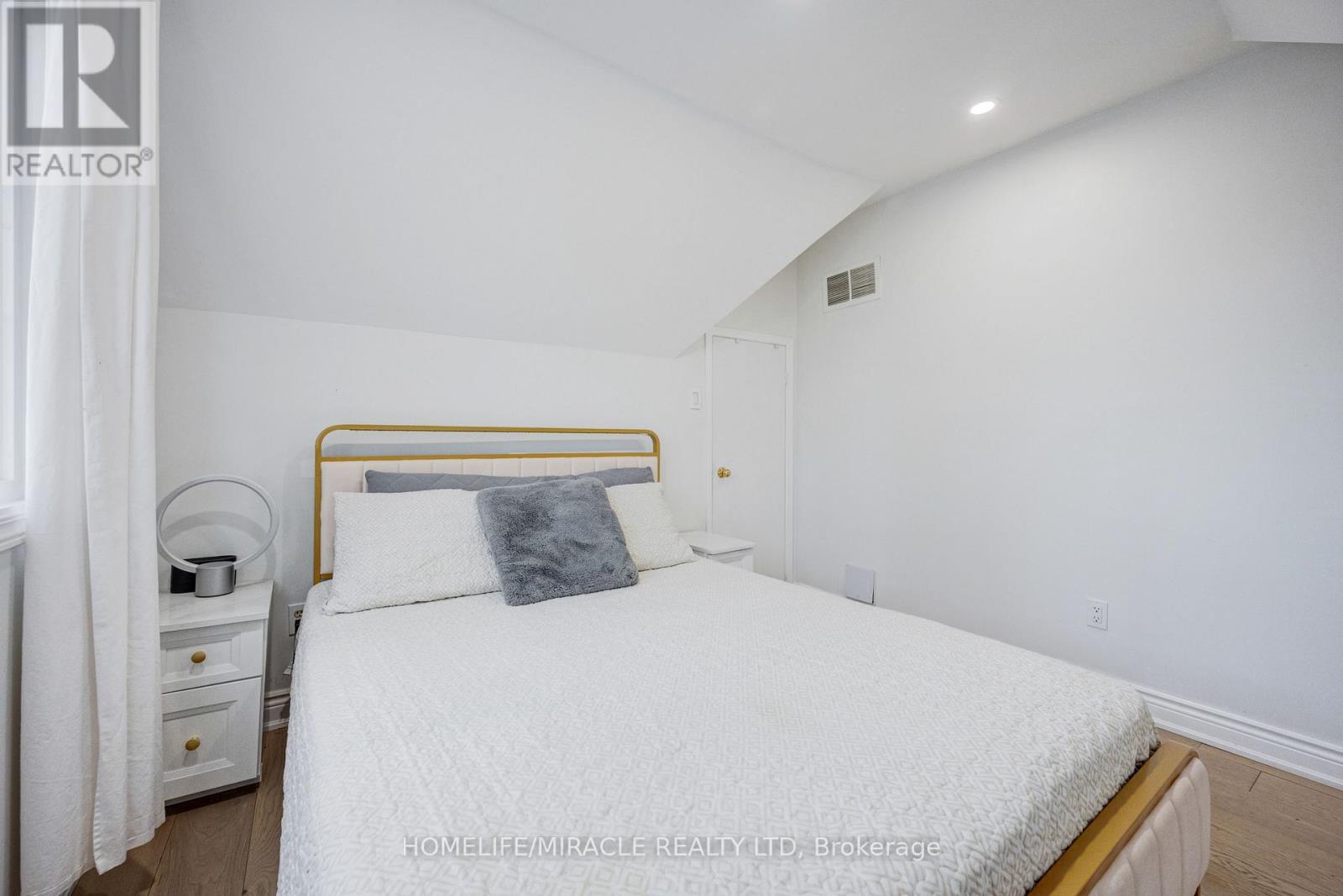 204 Sheraton Court, Oakville, Ontario  L6L 5N3 - Photo 42 - W12957796