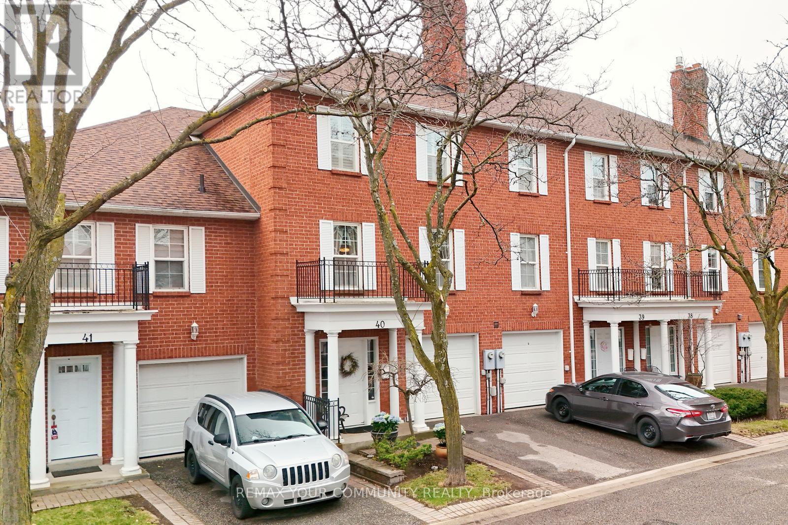 40 - 40 Stornwood Court NE, Brampton, Ontario  L6W 4H5 - Photo 2 - W12999226