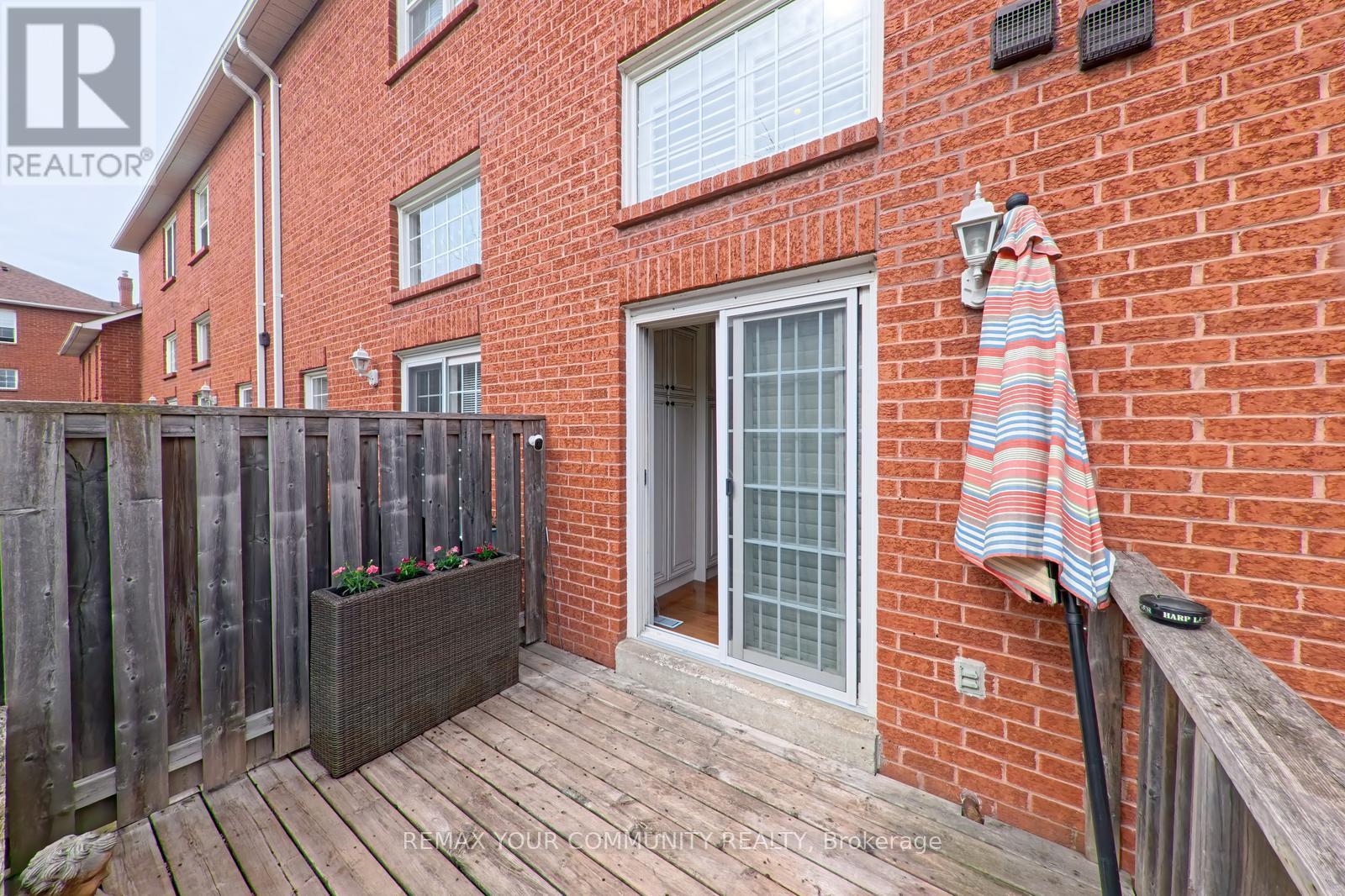 40 - 40 Stornwood Court NE, Brampton, Ontario  L6W 4H5 - Photo 33 - W12999226
