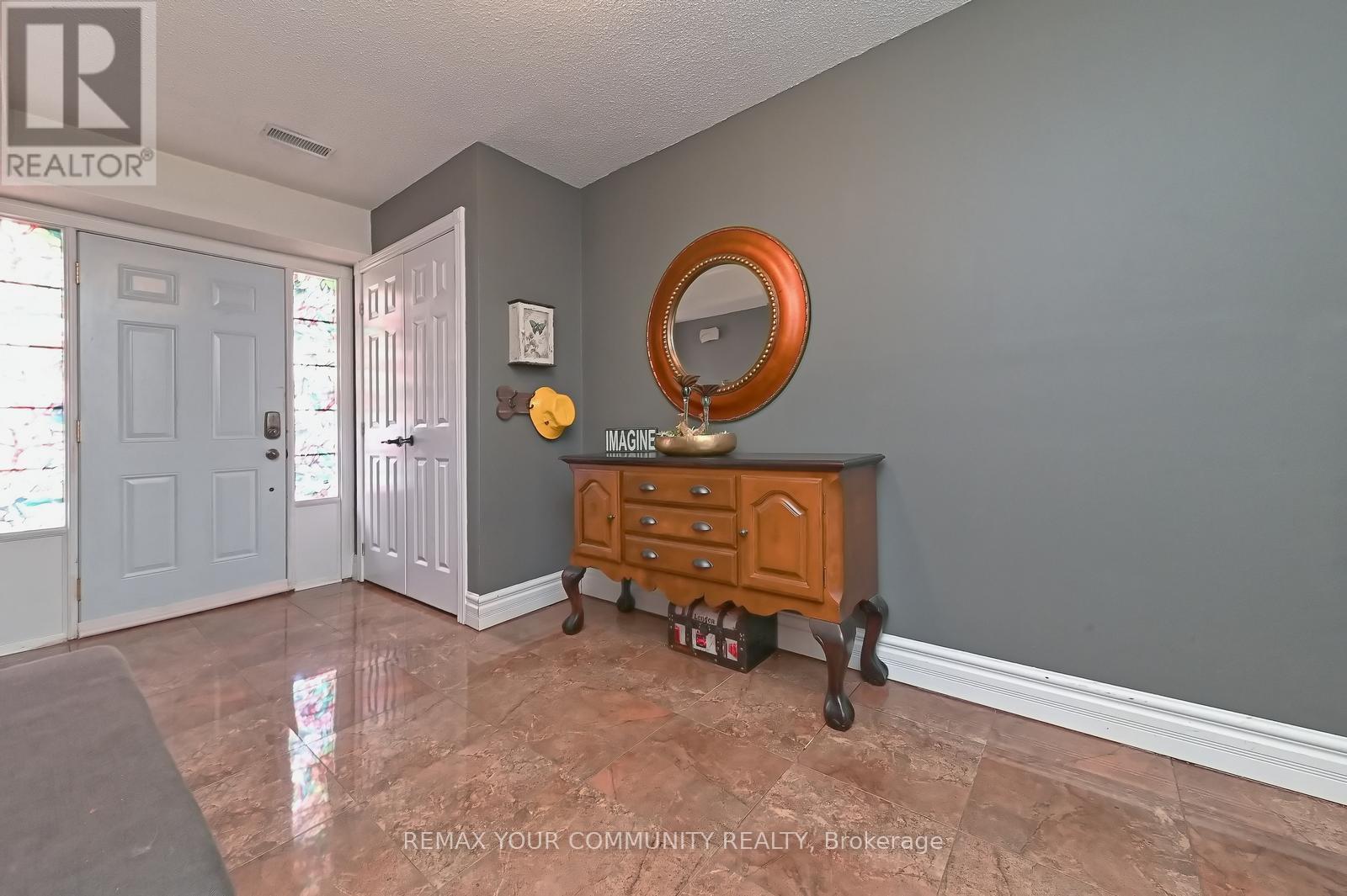 40 - 40 Stornwood Court NE, Brampton, Ontario  L6W 4H5 - Photo 4 - W12999226