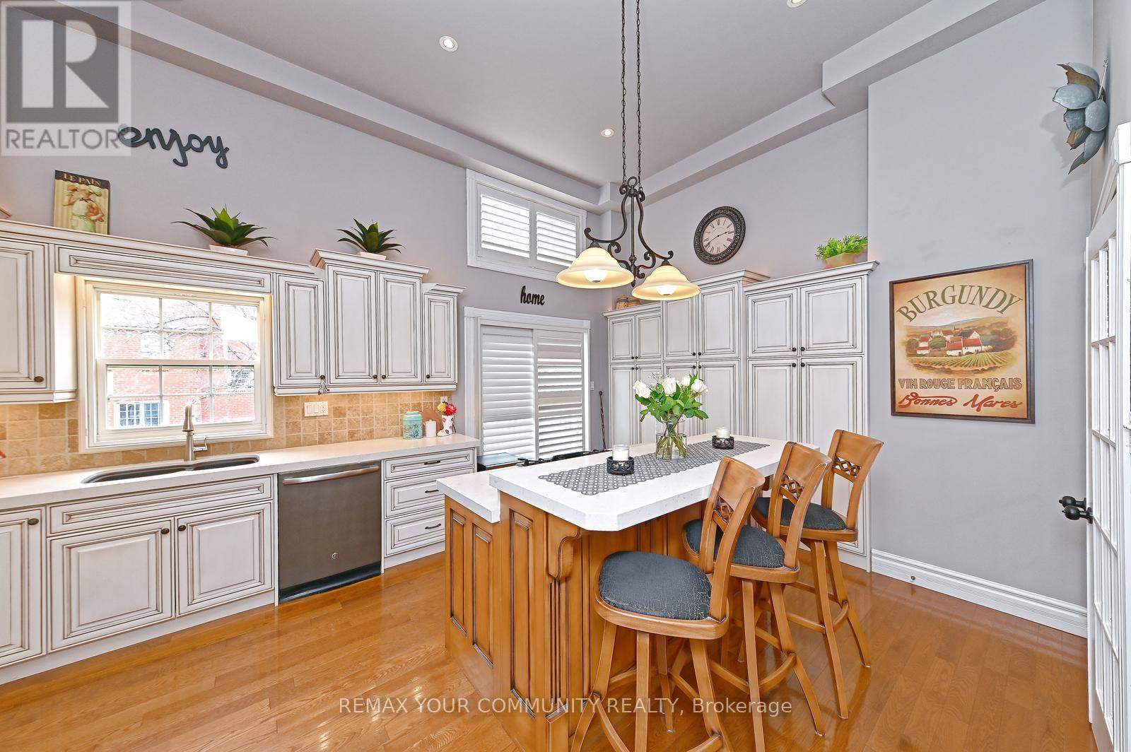 40 - 40 Stornwood Court NE, Brampton, Ontario  L6W 4H5 - Photo 8 - W12999226