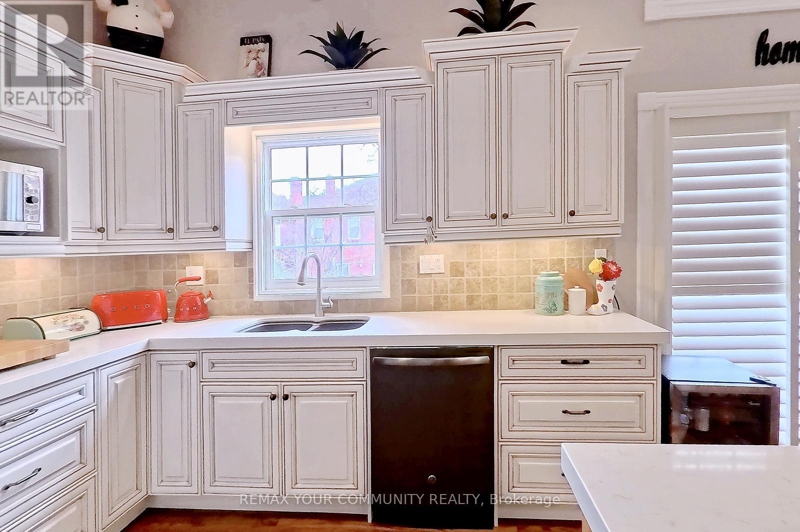 40 - 40 Stornwood Court NE, Brampton, Ontario  L6W 4H5 - Photo 9 - W12999226