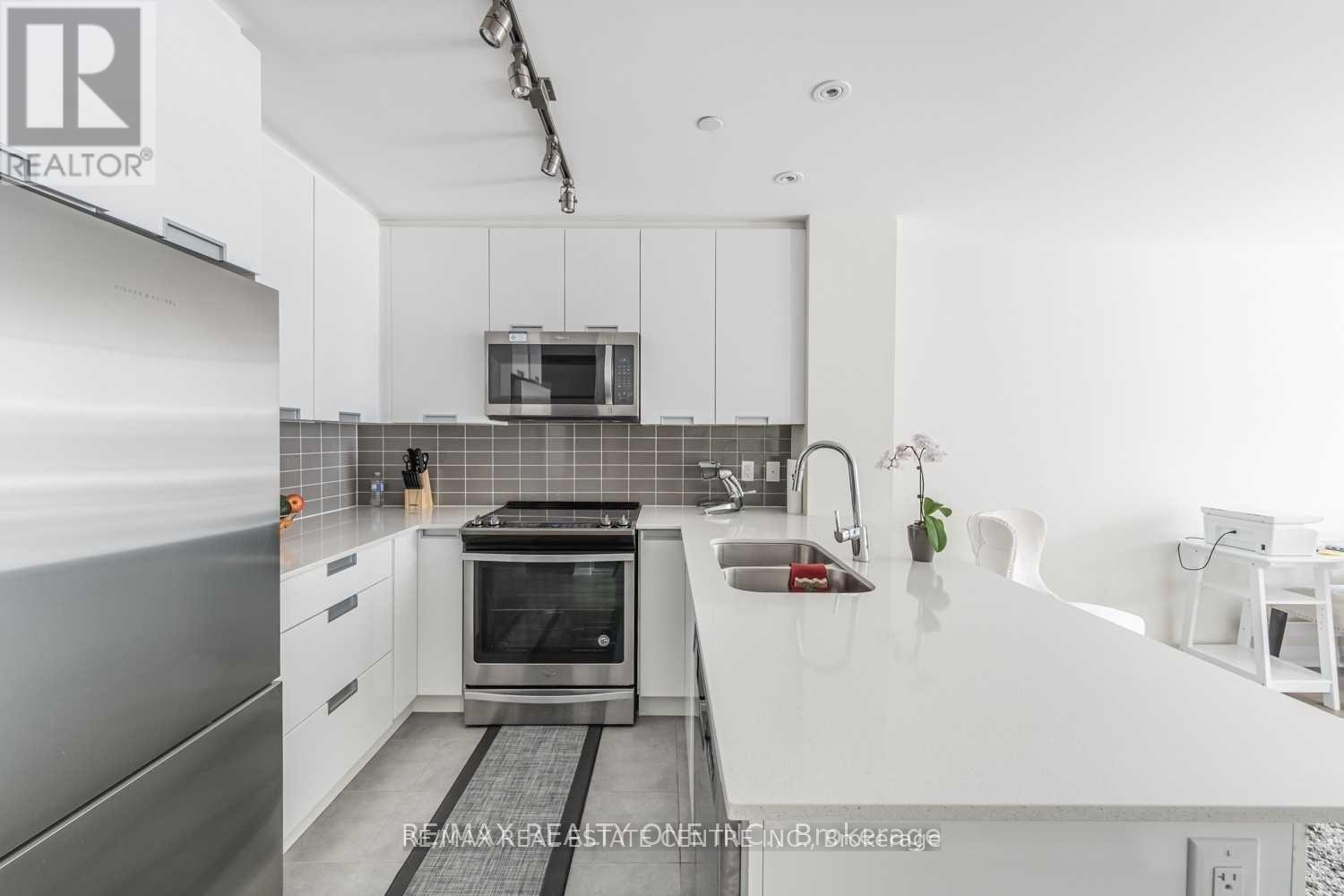 112 - 5025 Four Springs Avenue, Mississauga, Ontario  L5R 0G5 - Photo 3 - W12999254