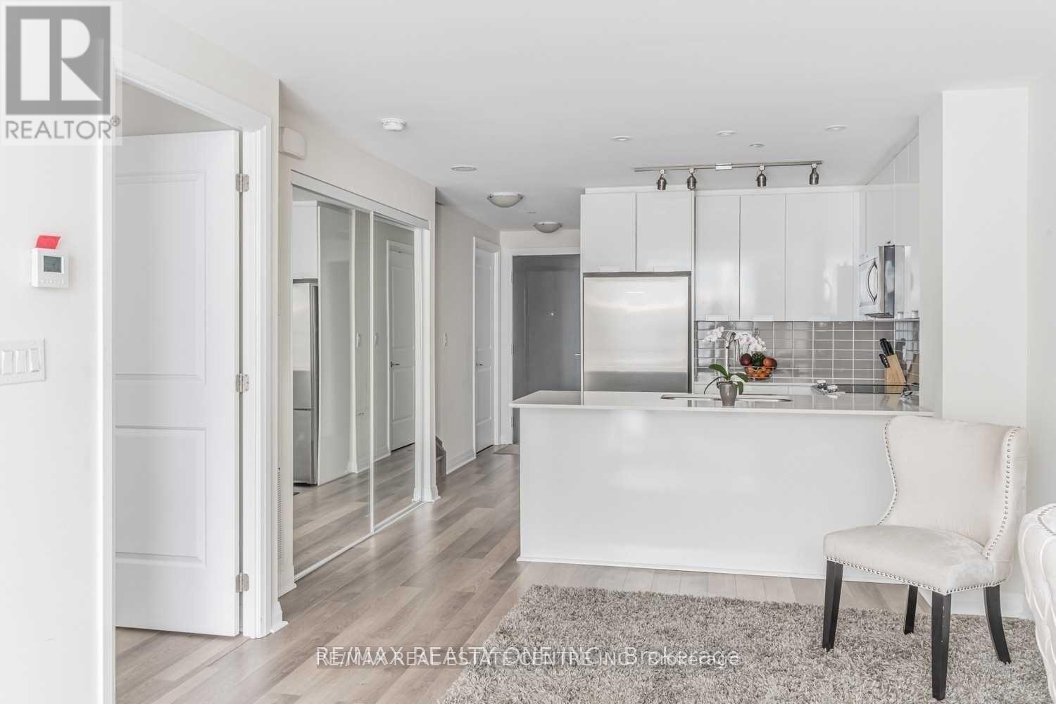 112 - 5025 Four Springs Avenue, Mississauga, Ontario  L5R 0G5 - Photo 4 - W12999254