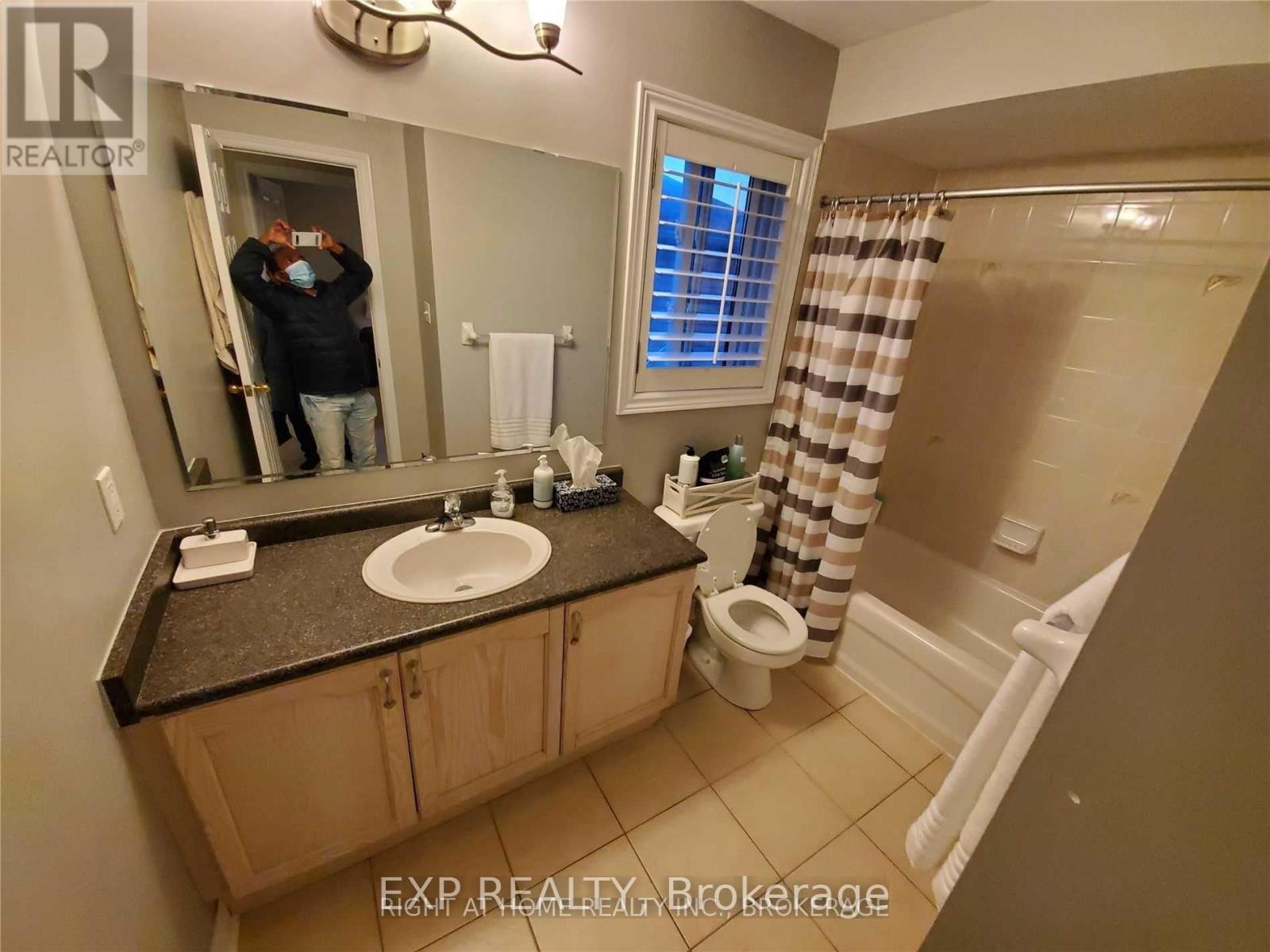 69 Fallstar(Upper Only) Crescent, Brampton, Ontario  L7A 2J7 - Photo 15 - W12999256