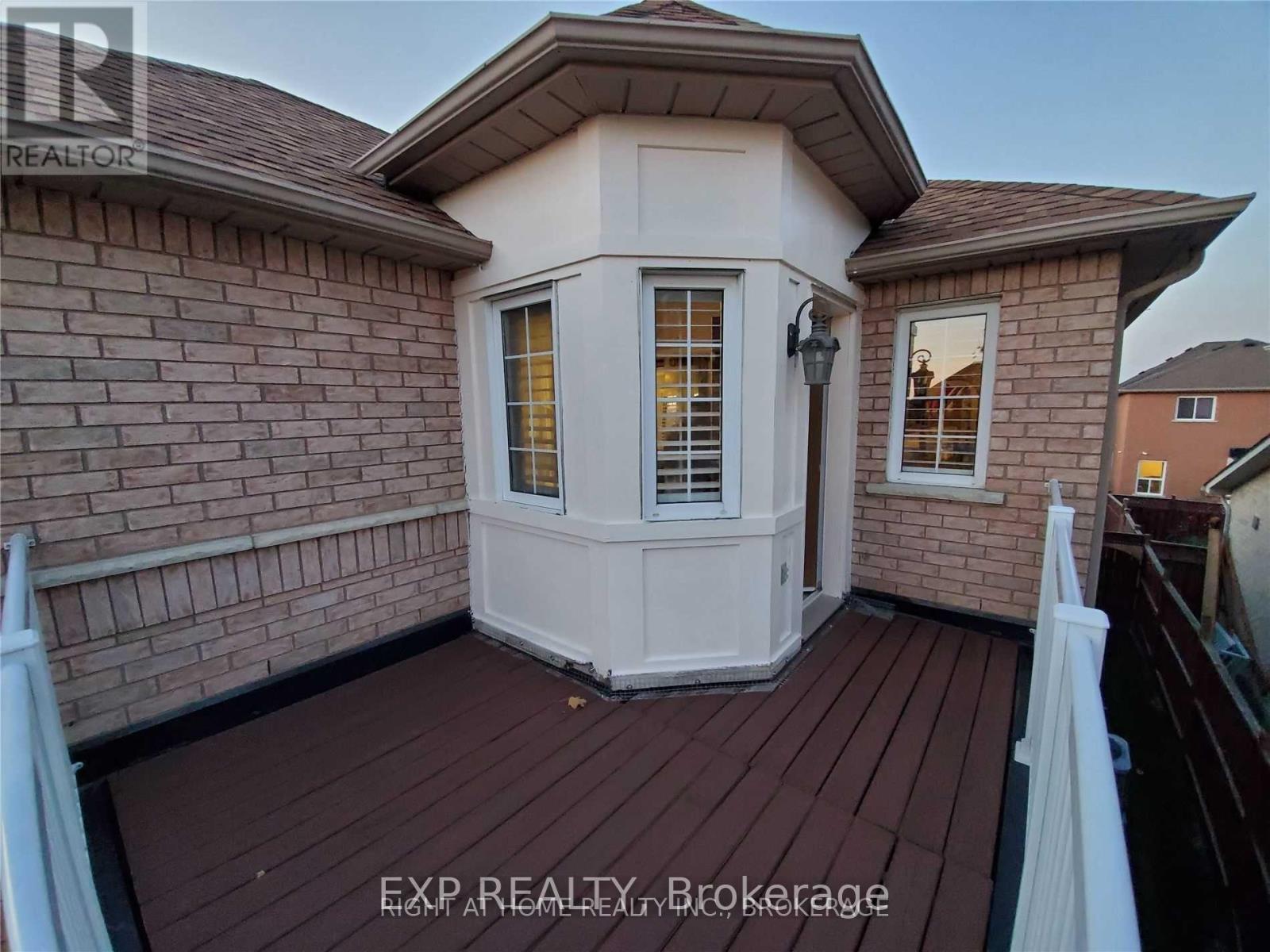 69 Fallstar(Upper Only) Crescent, Brampton, Ontario  L7A 2J7 - Photo 16 - W12999256