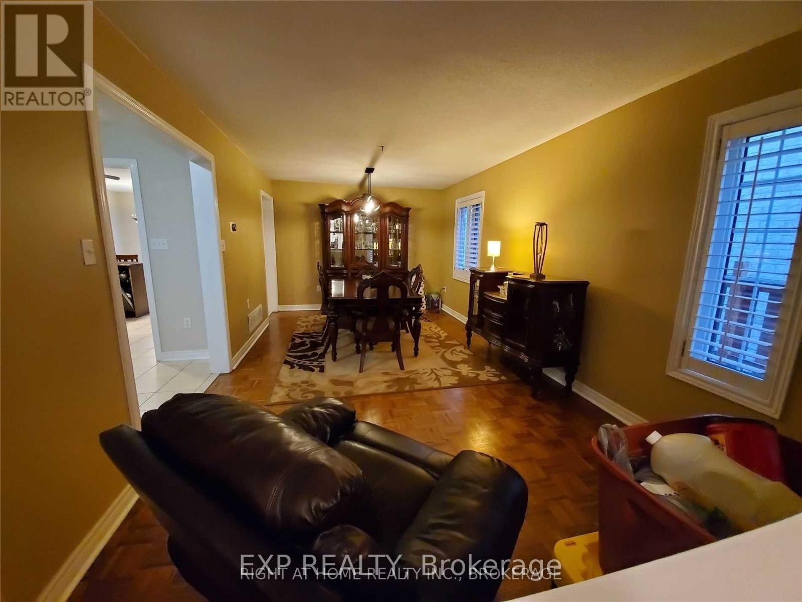 69 Fallstar(Upper Only) Crescent, Brampton, Ontario  L7A 2J7 - Photo 3 - W12999256