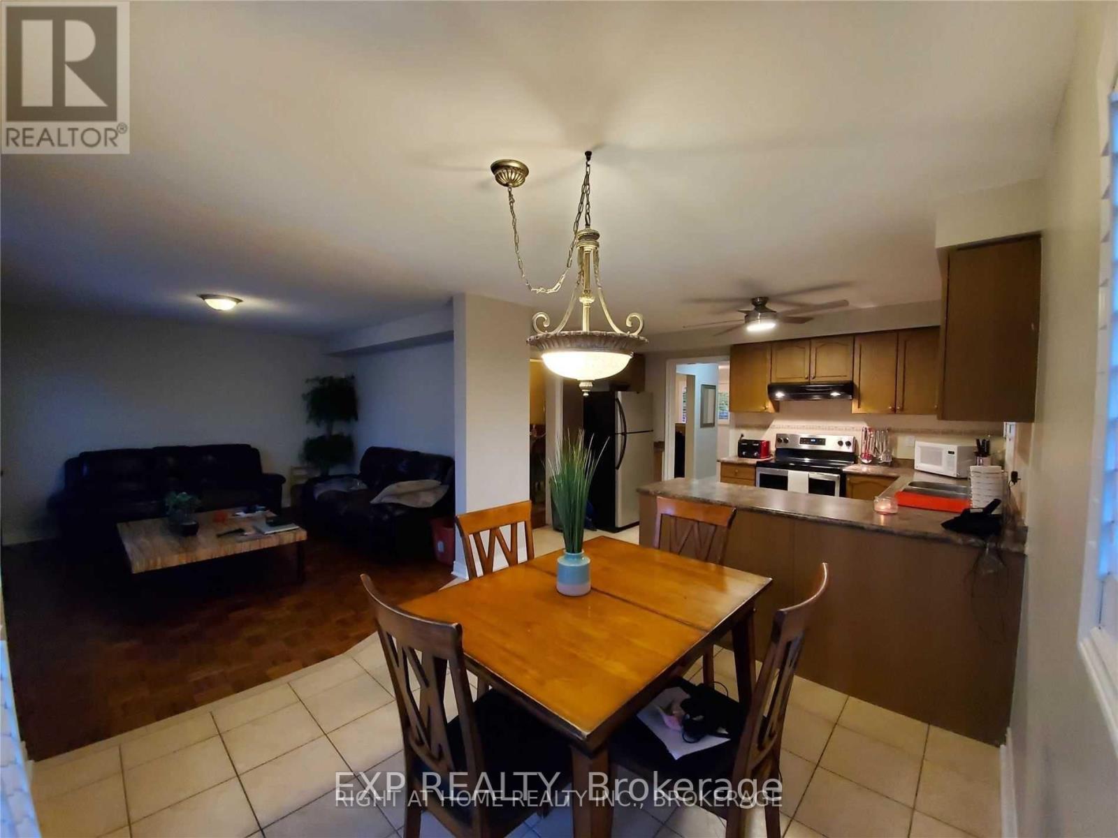 69 Fallstar(Upper Only) Crescent, Brampton, Ontario  L7A 2J7 - Photo 4 - W12999256