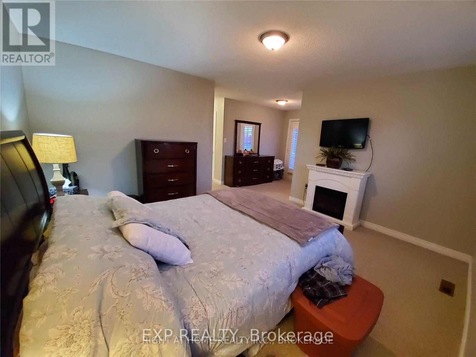 69 Fallstar(Upper Only) Crescent, Brampton, Ontario  L7A 2J7 - Photo 9 - W12999256