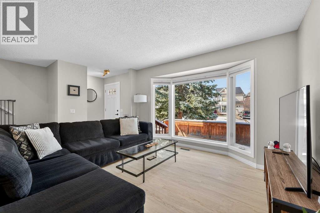 81 Queen Anne Close SE, Calgary, Alberta  T2J 6E4 - Photo 4 - A2298078