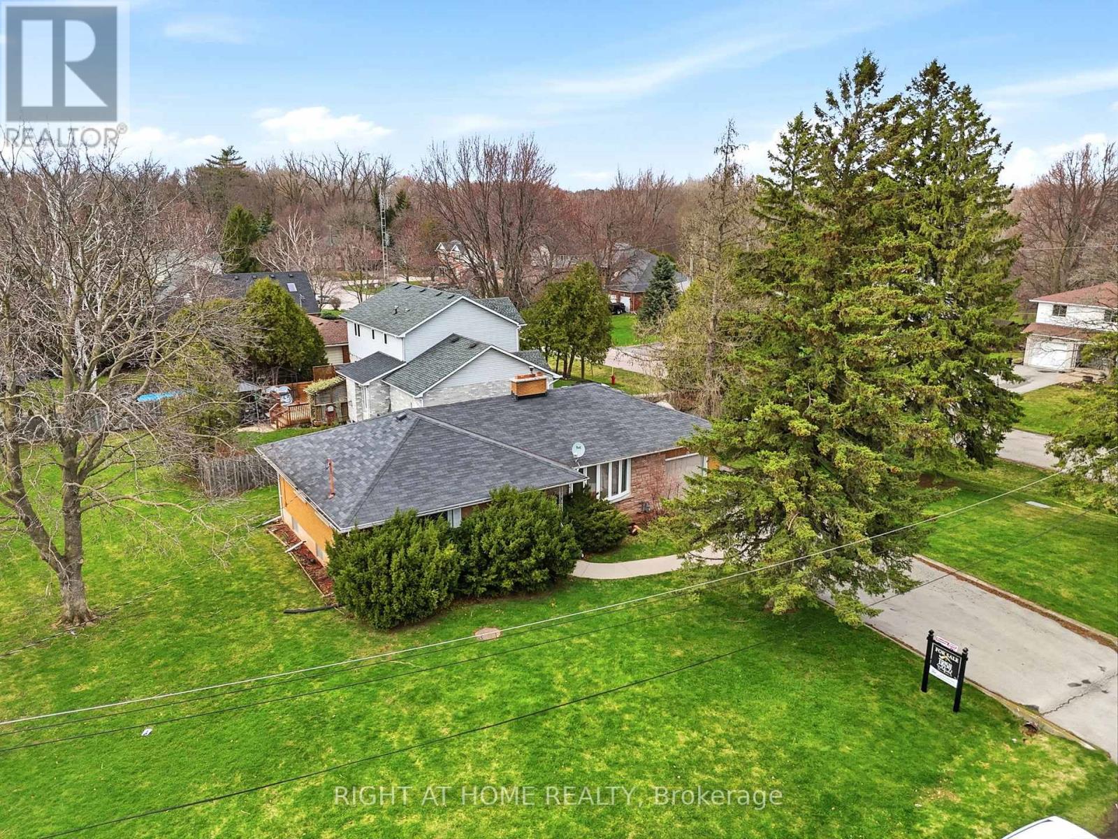 13 WESTVIEW CRESCENT, Hamilton, Ontario