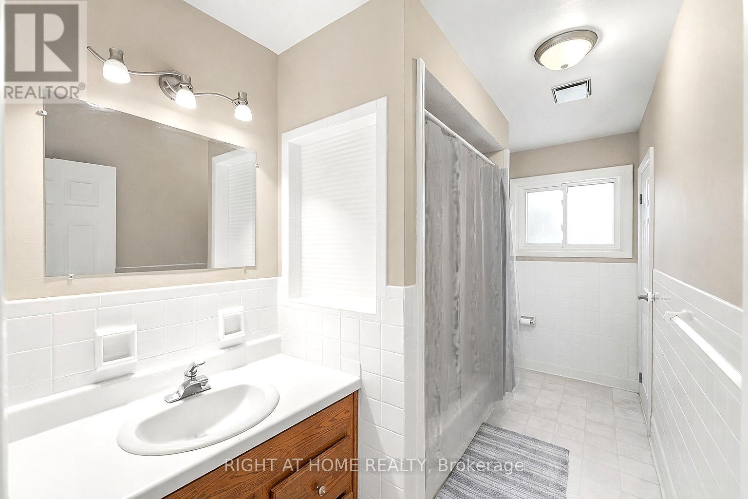 13 Westview Crescent, Hamilton, Ontario  L8B 0E4 - Photo 12 - X12999232