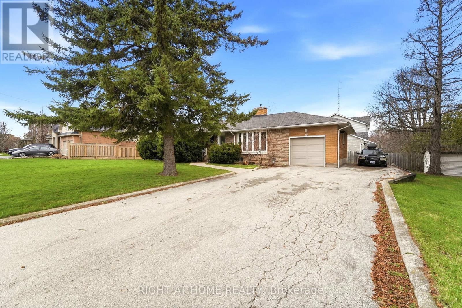 13 Westview Crescent, Hamilton, Ontario  L8B 0E4 - Photo 4 - X12999232