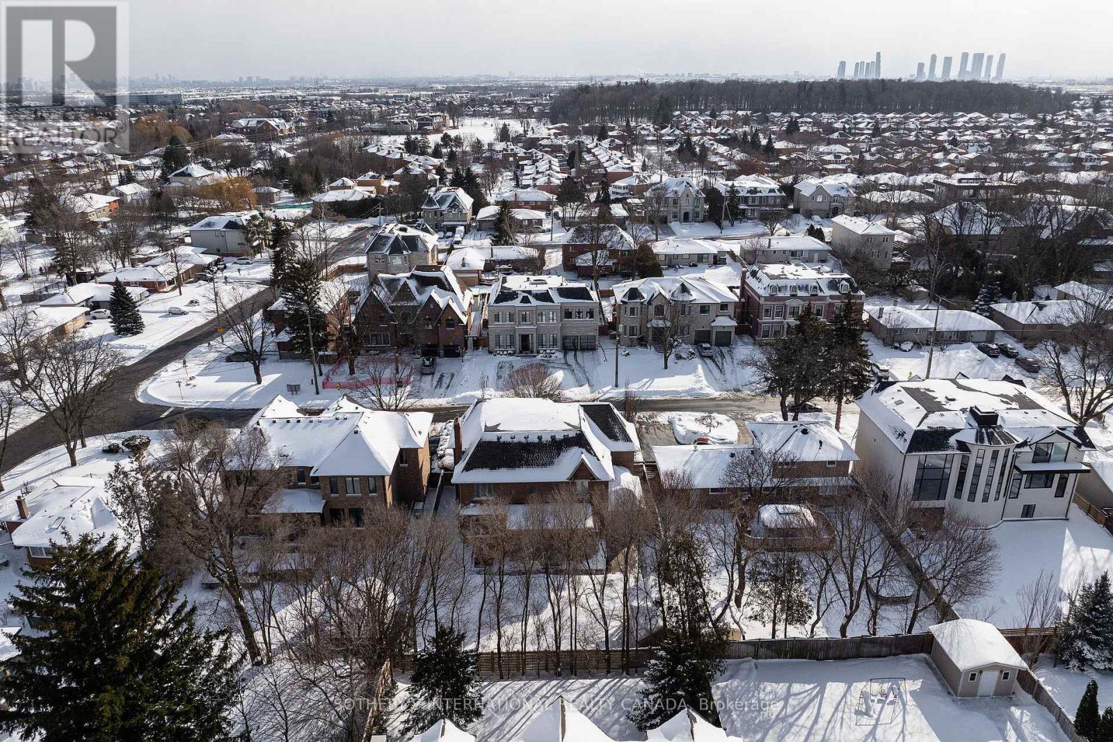 6 Weller Crescent, Vaughan, Ontario  L6A 1E4 - Photo 44 - N12872160