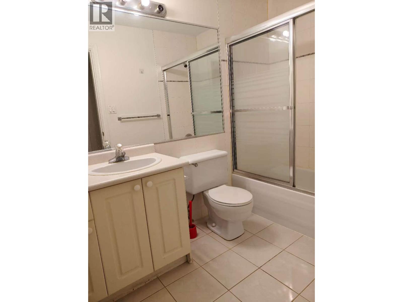 Half Basement 4325 Portland Street, Burnaby, British Columbia V5J 2N5 - Photo 11 - R3111645