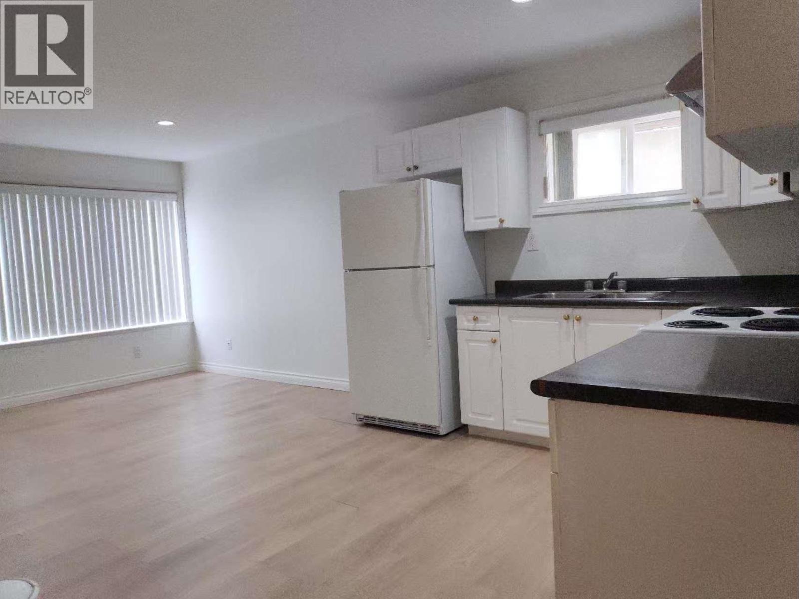 Half Basement 4325 Portland Street, Burnaby, British Columbia V5J 2N5 - Photo 5 - R3111645