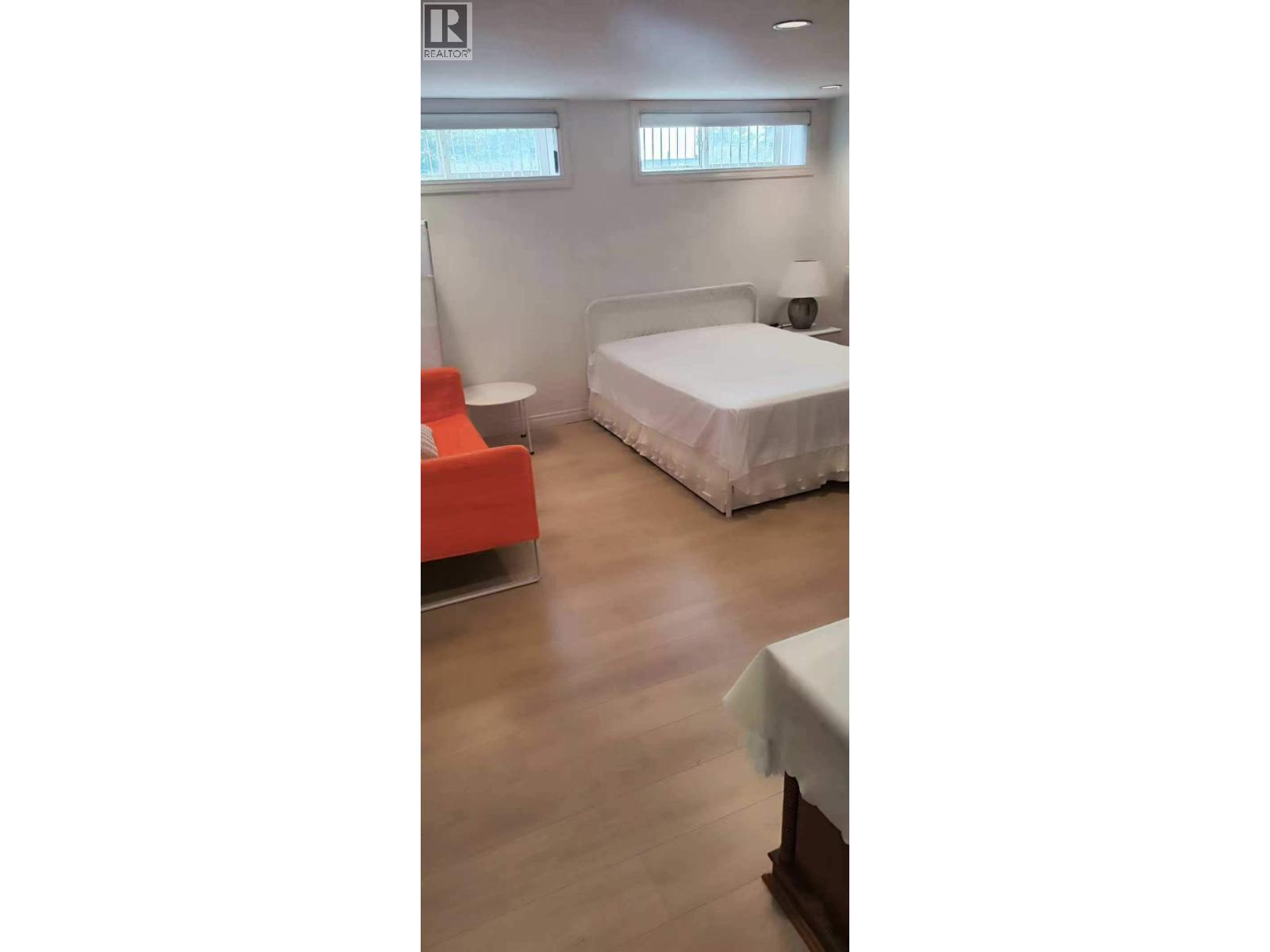 Half Basement 4325 Portland Street, Burnaby, British Columbia V5J 2N5 - Photo 7 - R3111645