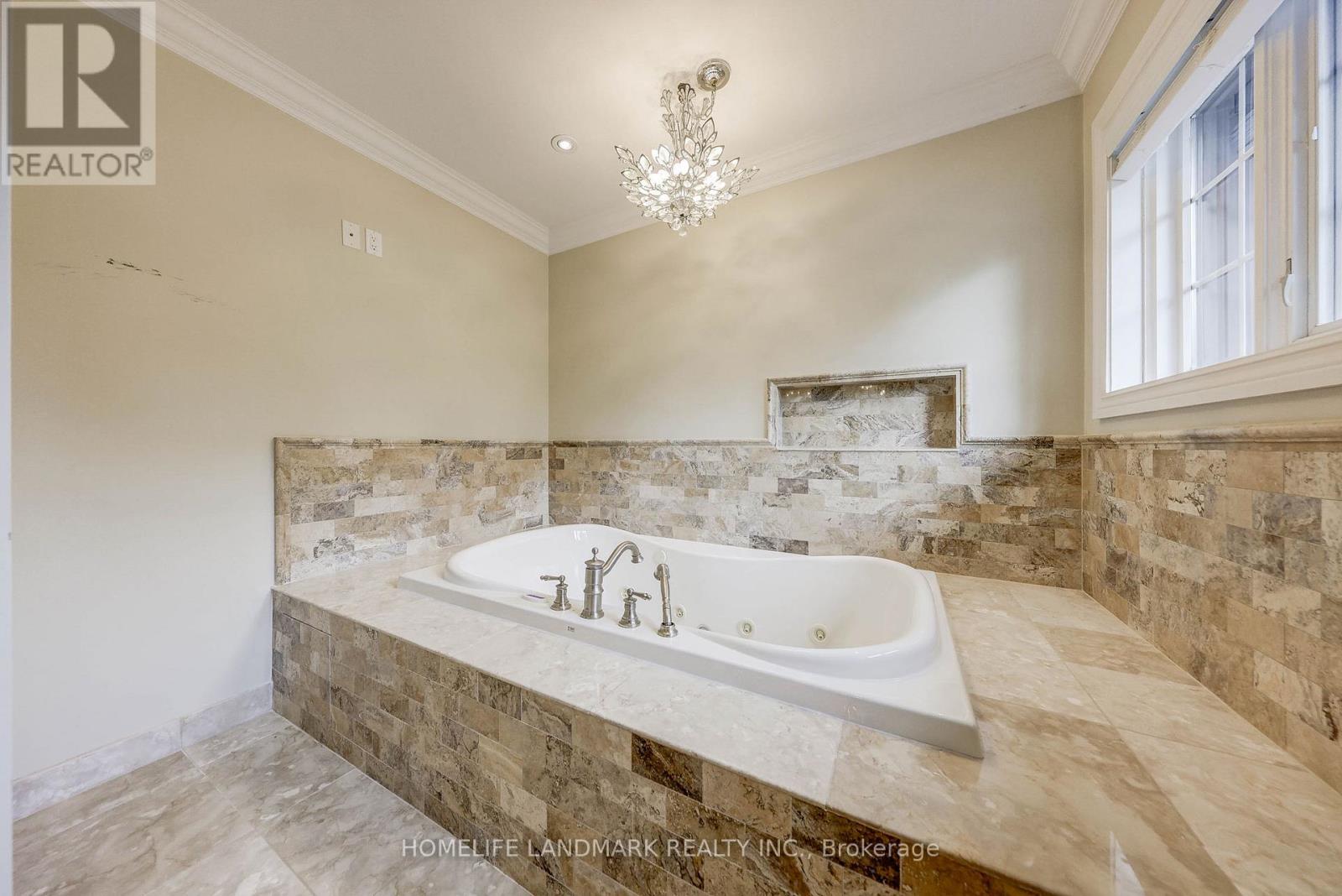 38 Misty Crescent, Toronto, Ontario  M3B 1T3 - Photo 28 - C12999278