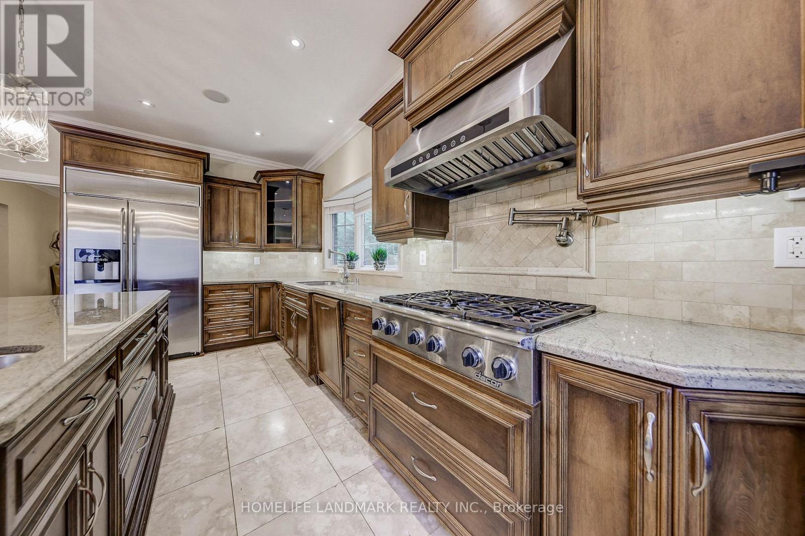 38 Misty Crescent, Toronto, Ontario  M3B 1T3 - Photo 8 - C12999278