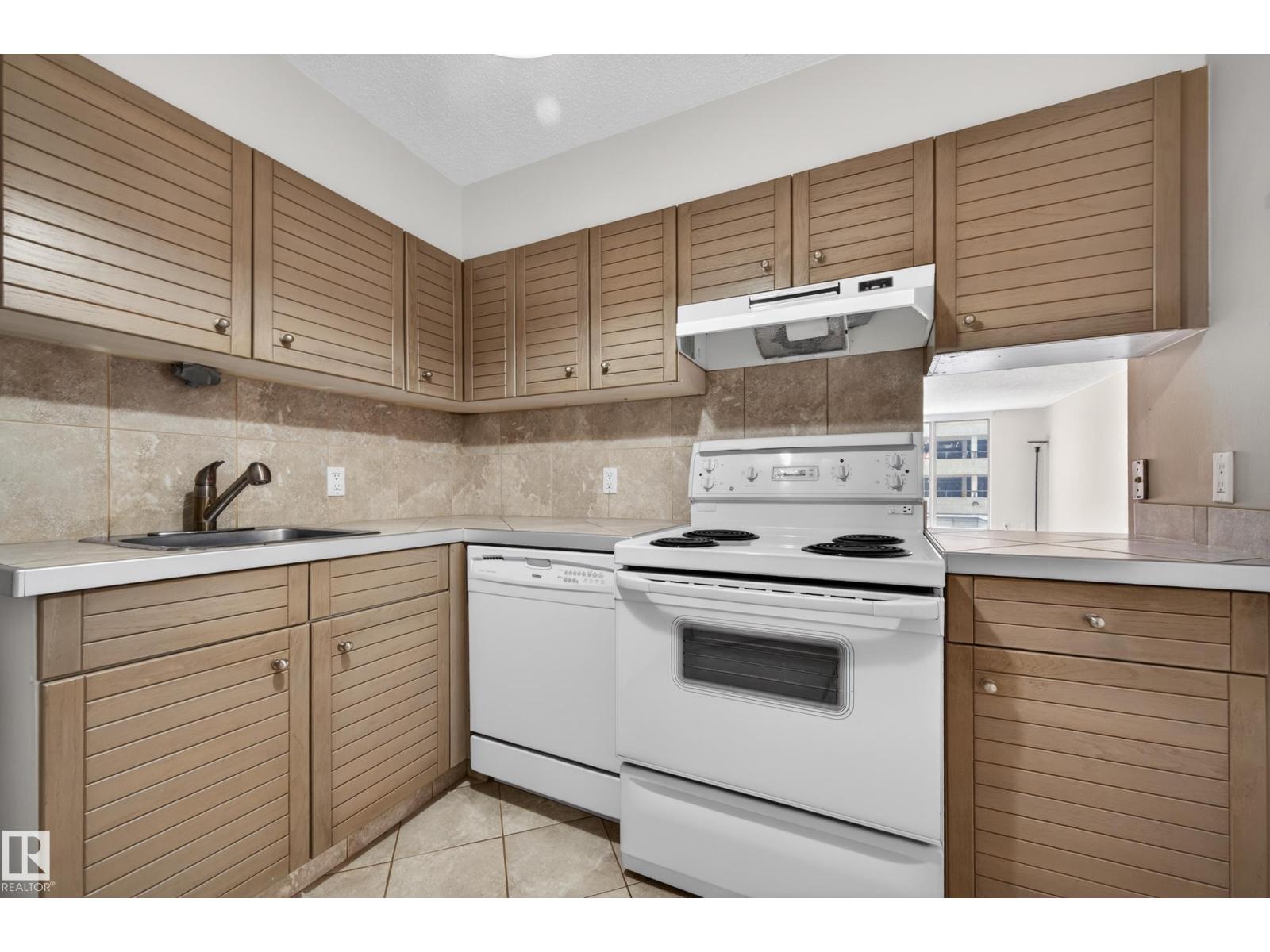 #208 10149 Saskatchewan Dr Nw, Edmonton, Alberta  T6E 6B6 - Photo 9 - E4482277