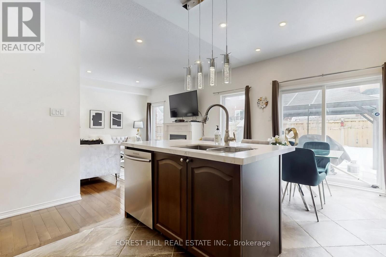 2020 Magee Court, Oshawa, Ontario  L1K 0W7 - Photo 13 - E12999276