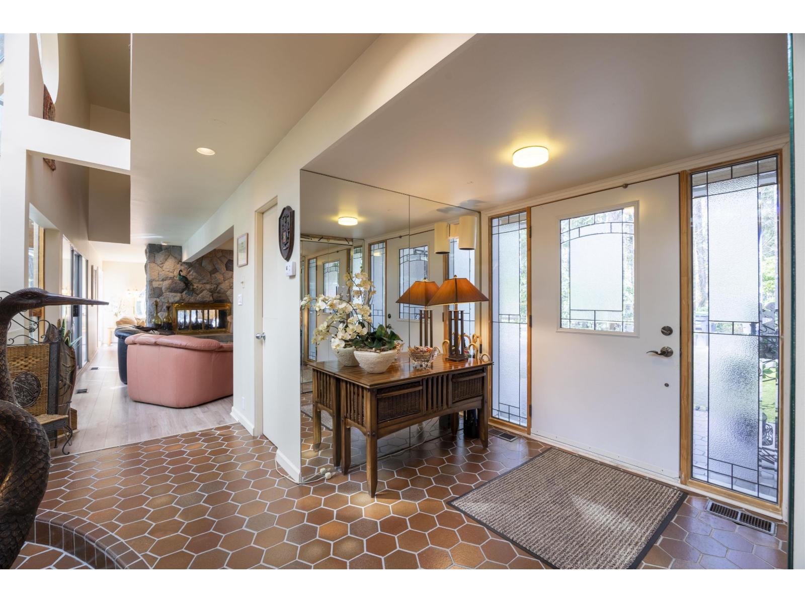 13642 28 Avenue, Surrey, British Columbia  V4P 1T3 - Photo 3 - R3110059