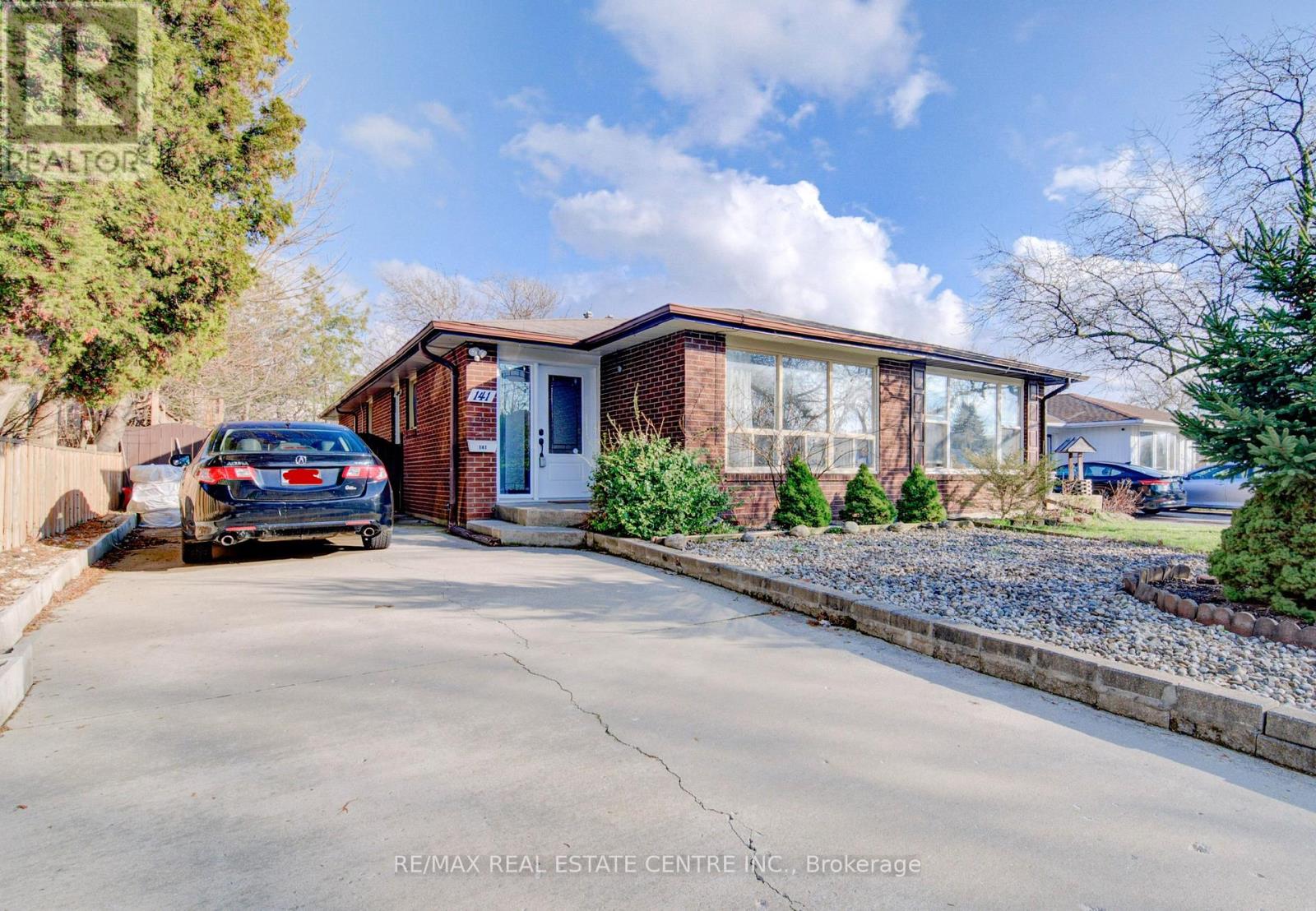 141 MOOREGATE CRESCENT, Kitchener, Ontario