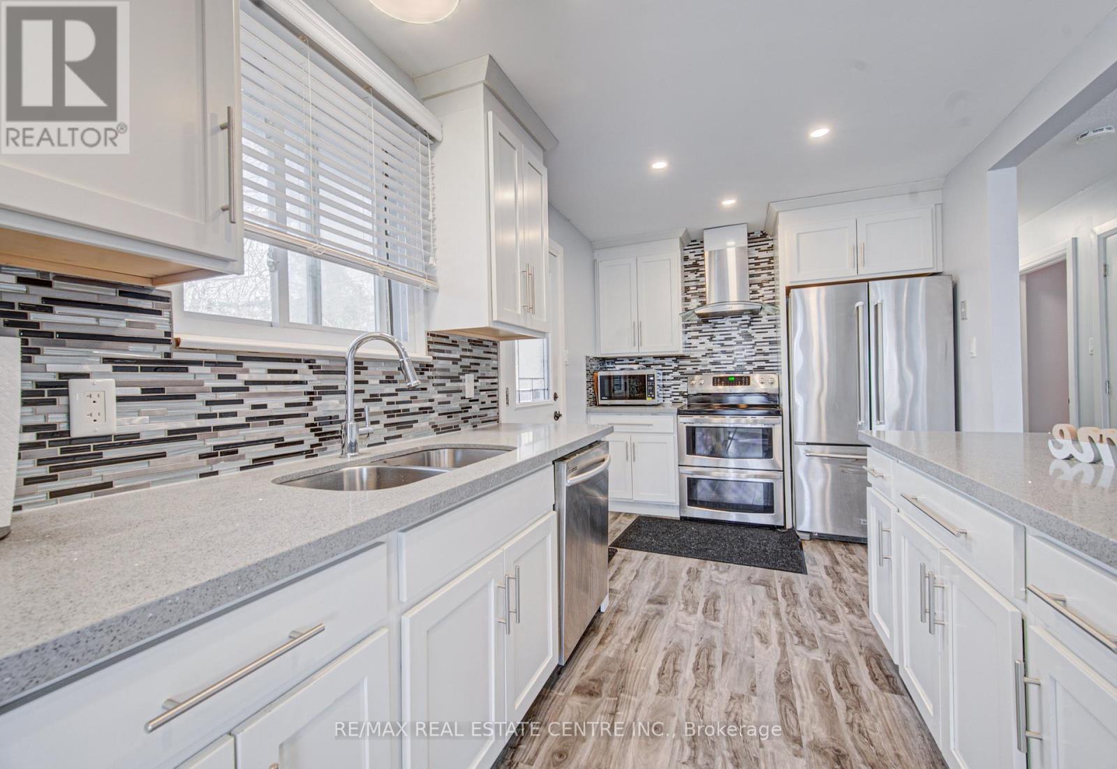 141 Mooregate Crescent, Kitchener, Ontario  N2M 2E9 - Photo 18 - X12999284