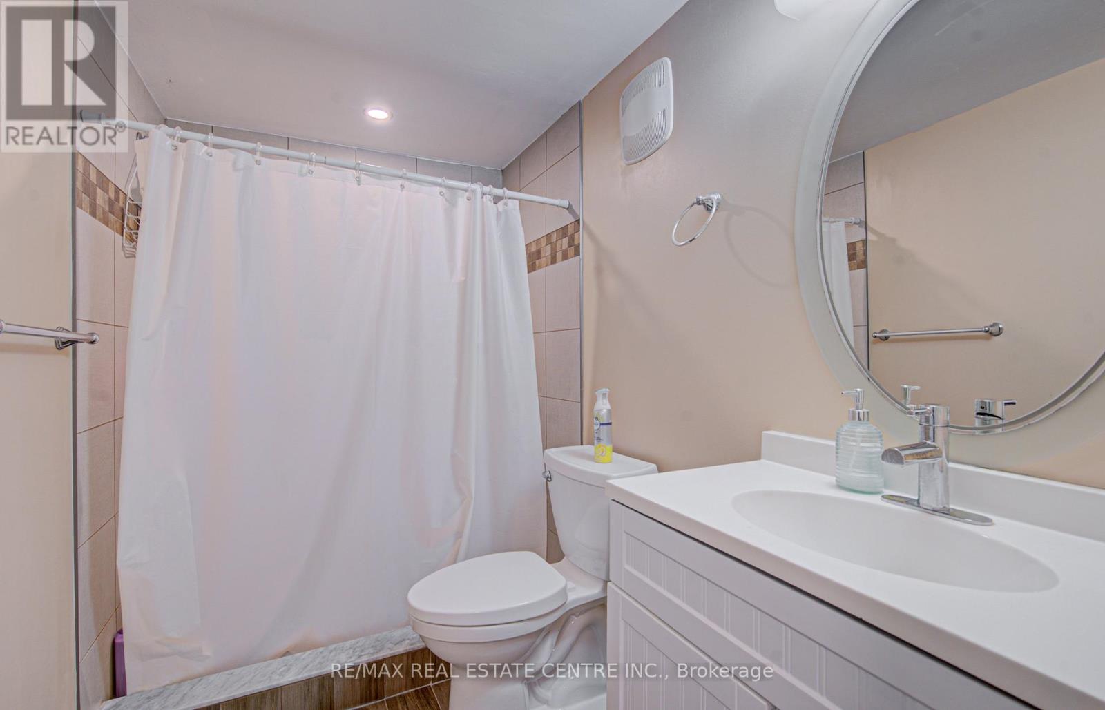 141 Mooregate Crescent, Kitchener, Ontario  N2M 2E9 - Photo 30 - X12999284