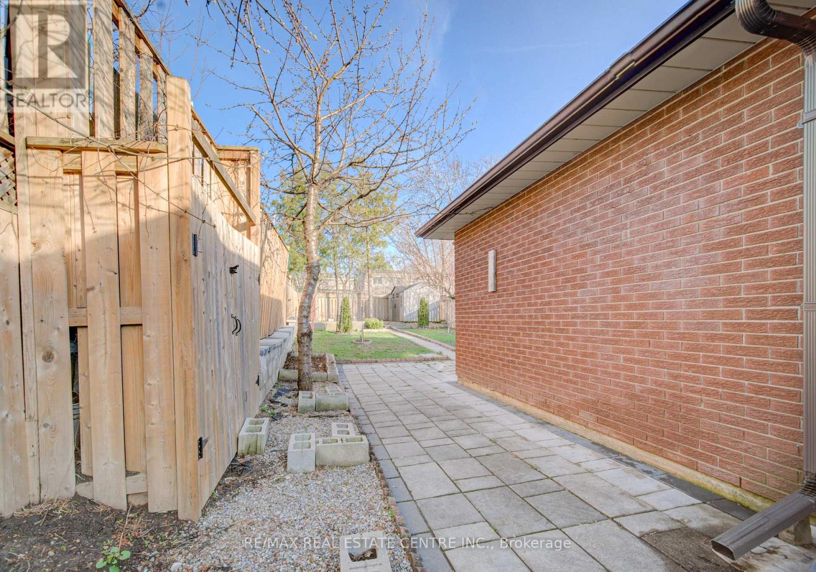 141 Mooregate Crescent, Kitchener, Ontario  N2M 2E9 - Photo 35 - X12999284