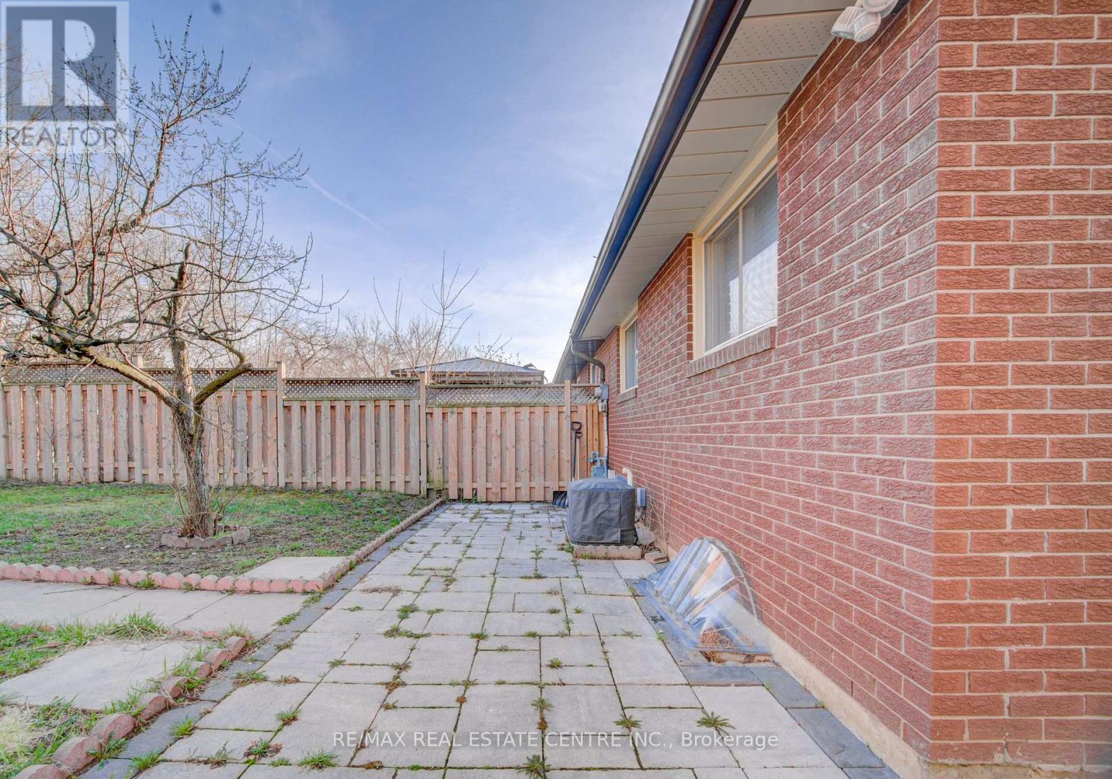 141 Mooregate Crescent, Kitchener, Ontario  N2M 2E9 - Photo 36 - X12999284