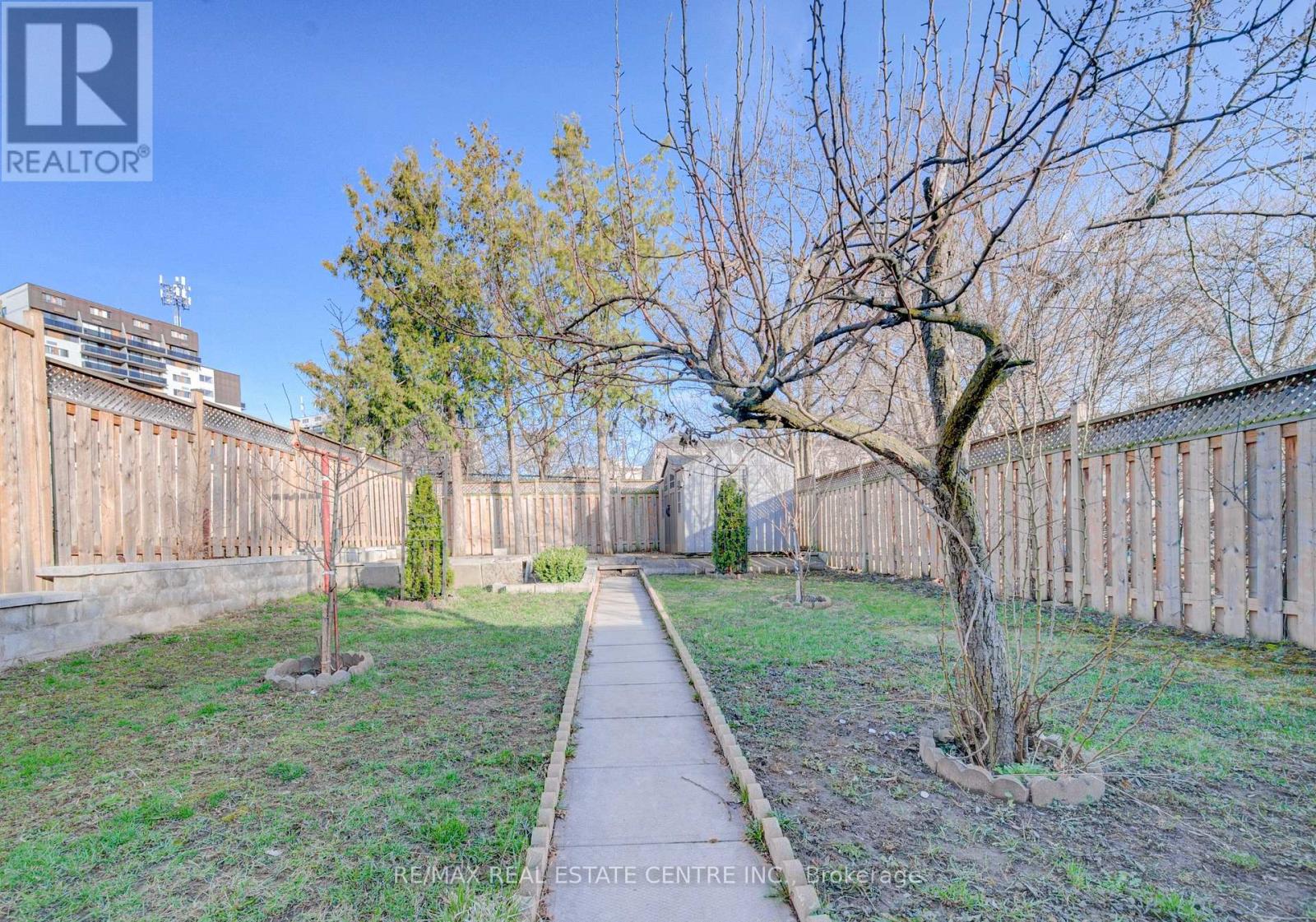 141 Mooregate Crescent, Kitchener, Ontario  N2M 2E9 - Photo 37 - X12999284