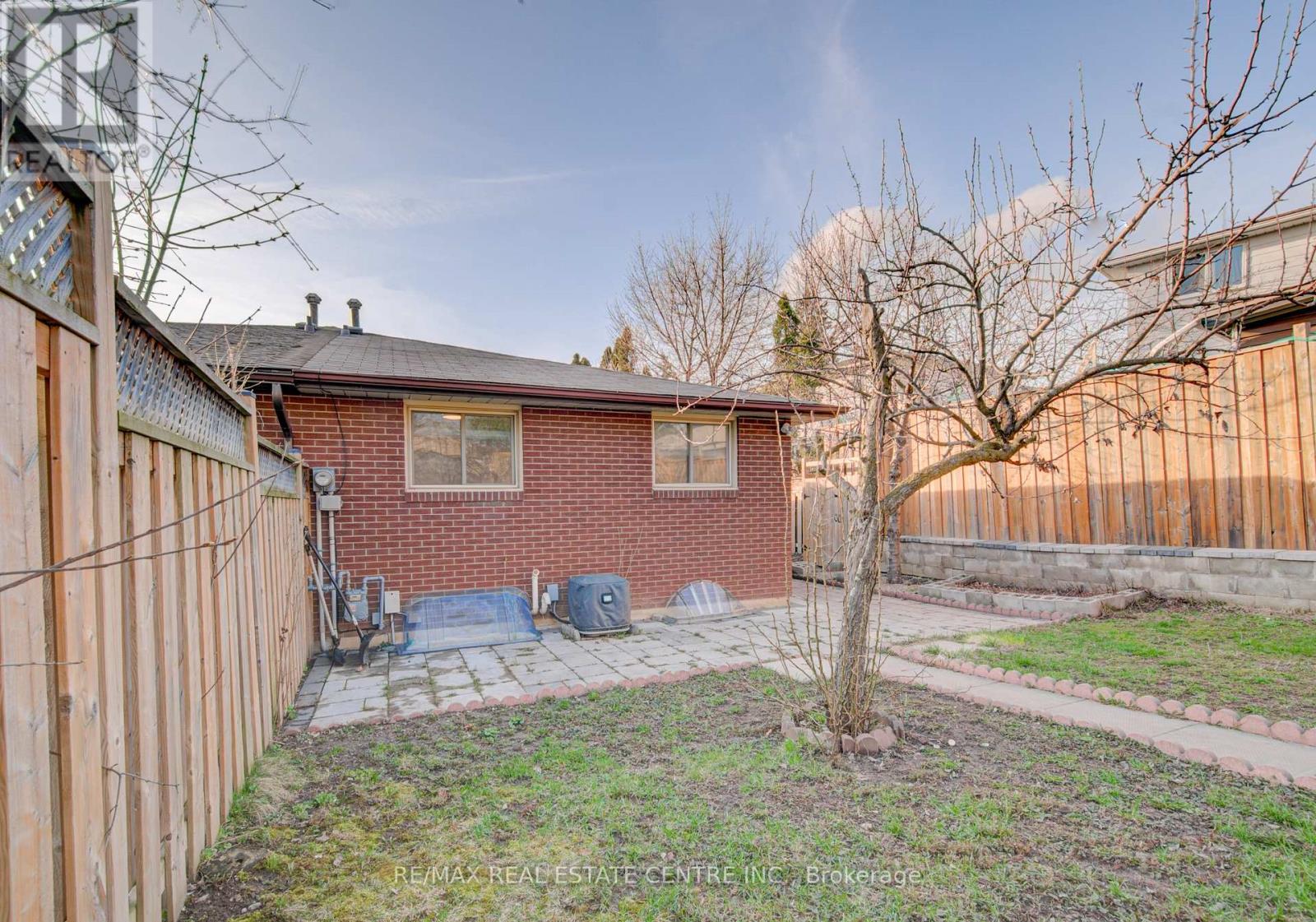 141 Mooregate Crescent, Kitchener, Ontario  N2M 2E9 - Photo 40 - X12999284