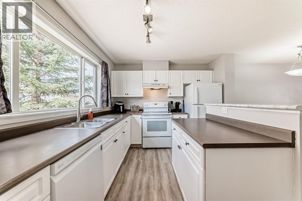 252 Prestwick Acres Lane SE, Calgary, Alberta  T2Z 3Y2 - Photo 4 - A2299157