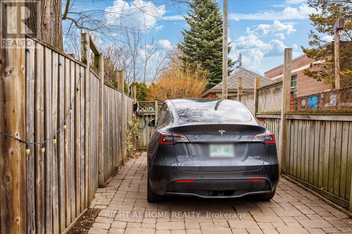 497 Broadway Avenue, Toronto, Ontario M4G 2R7 - Photo 42 - C12994122