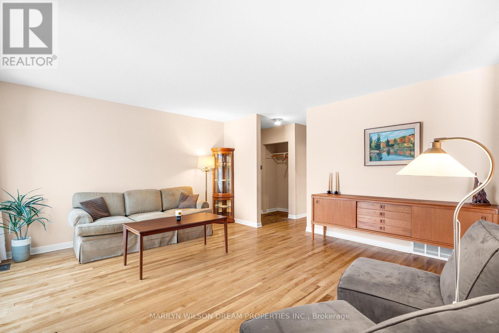 2422 Magnus Avenue, Ottawa, Ontario K1G 1J8 - Photo 8 - X12999306