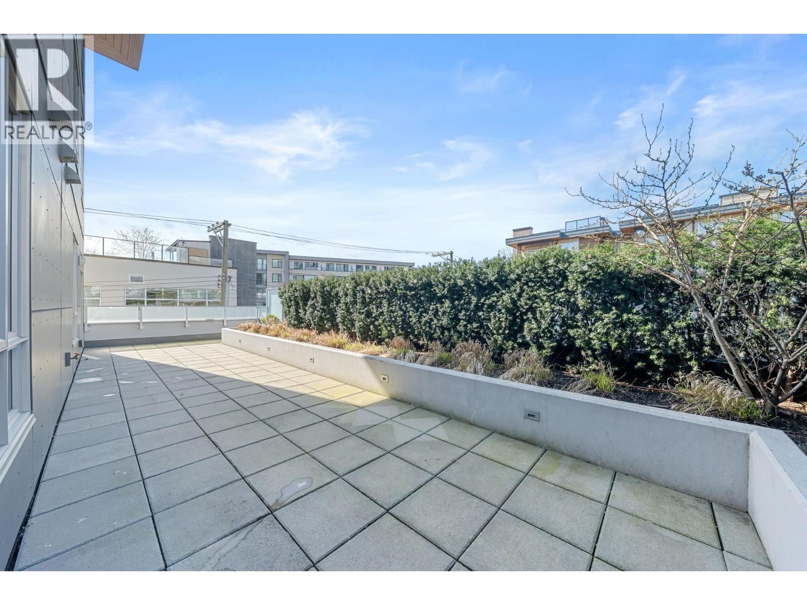 208 711 W 14th Street, North Vancouver, British Columbia  V7M 3E8 - Photo 2 - R3102253