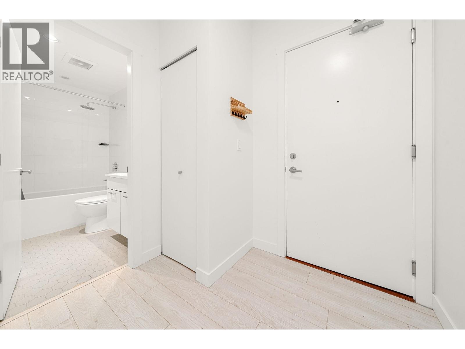 208 711 W 14th Street, North Vancouver, British Columbia  V7M 3E8 - Photo 27 - R3102253