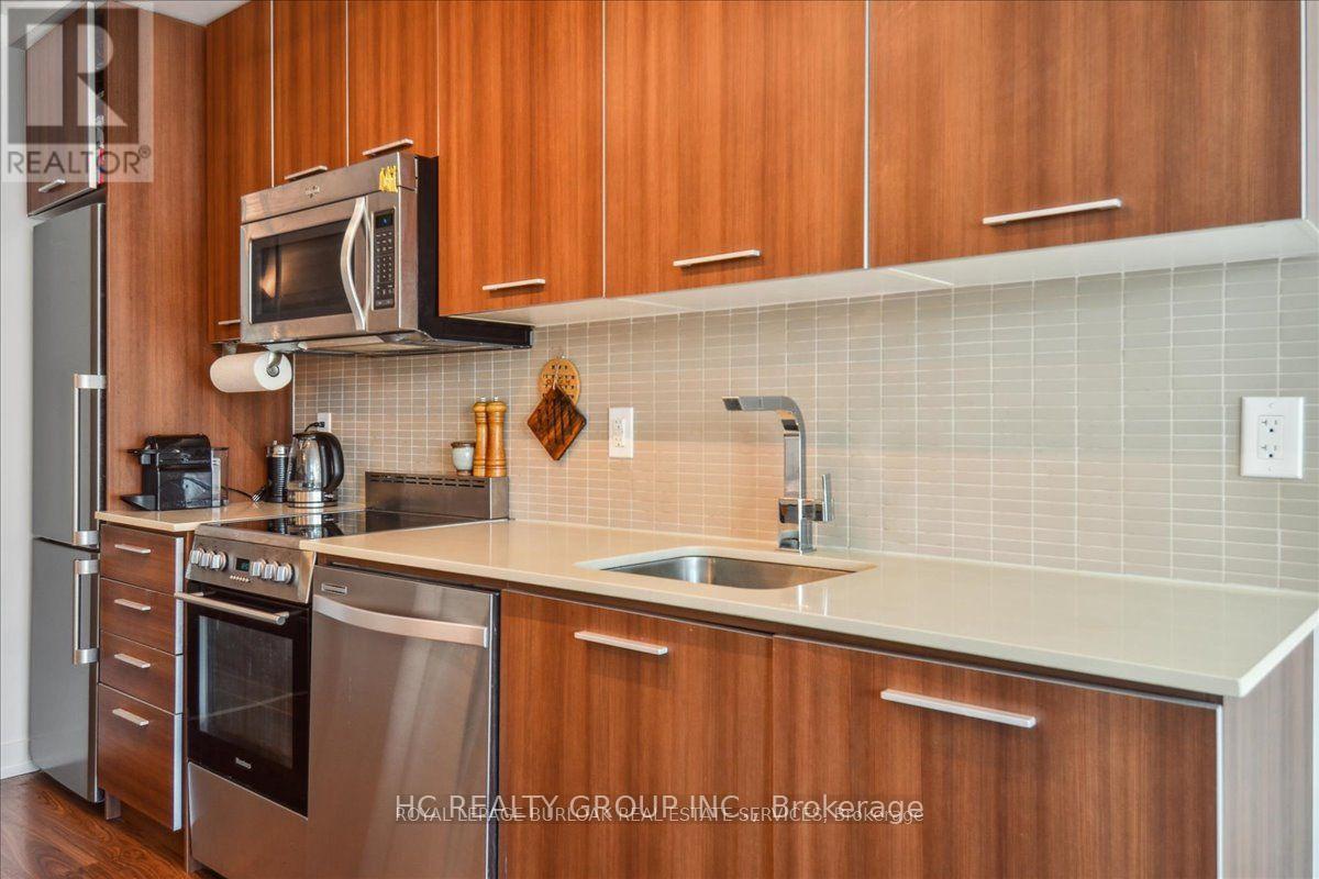 1011 - 105 George Street, Toronto, Ontario  M5A 0L4 - Photo 17 - C12999304