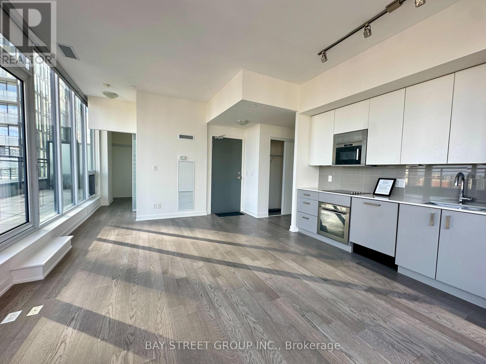 1703 - 17 Dundonald Street, Toronto, Ontario  M4Y 0E4 - Photo 4 - C12906106