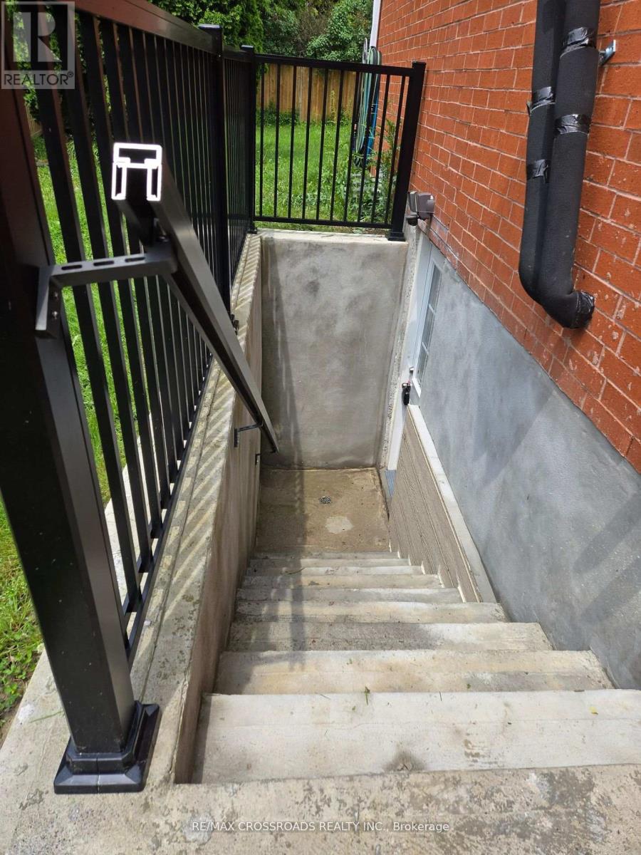 Basement Apartment - 66 Morrison Crescent, Markham, Ontario  L3R 9K7 - Photo 8 - N12998460