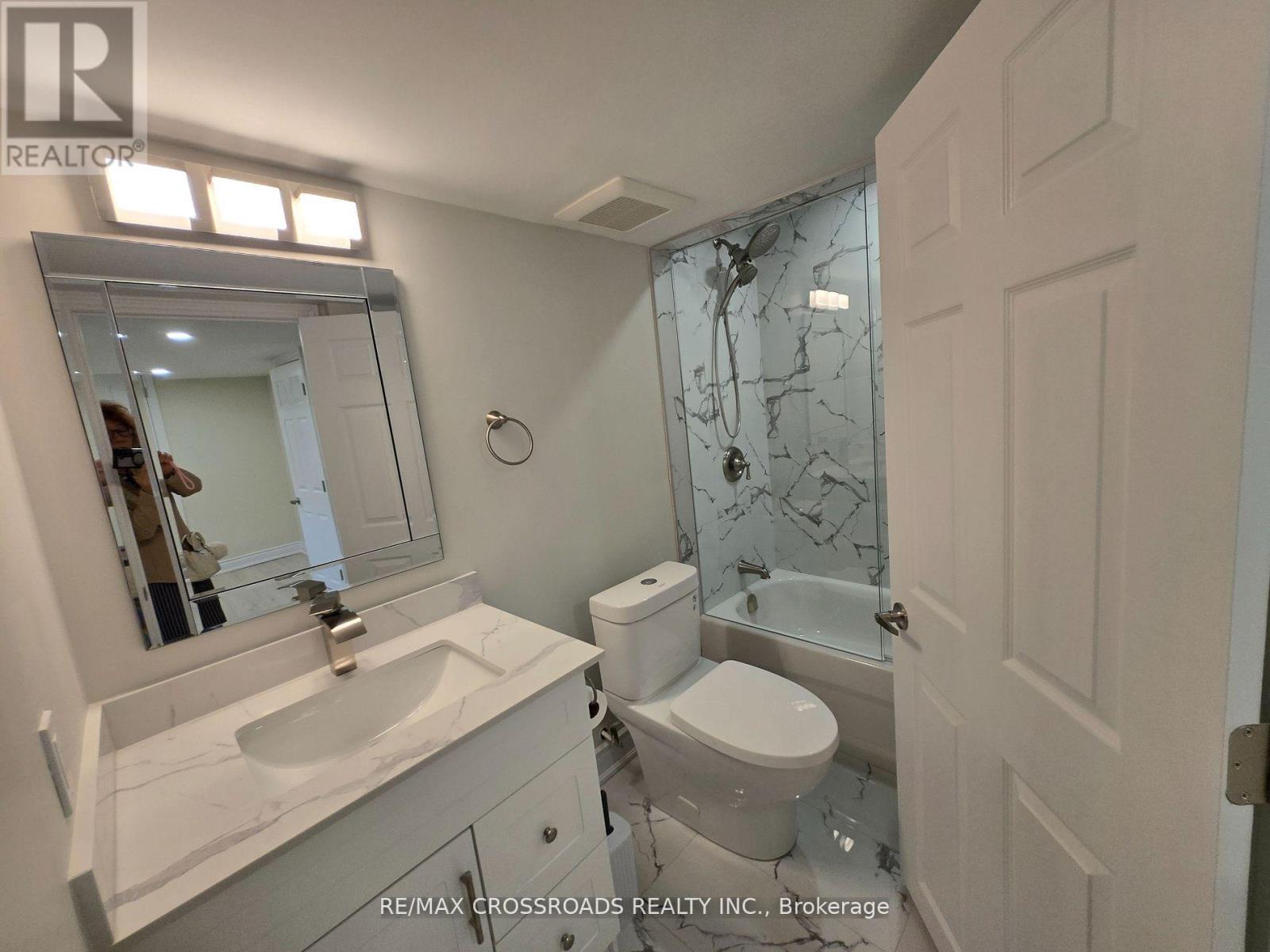 Basement Apartment - 66 Morrison Crescent, Markham, Ontario  L3R 9K7 - Photo 9 - N12998460