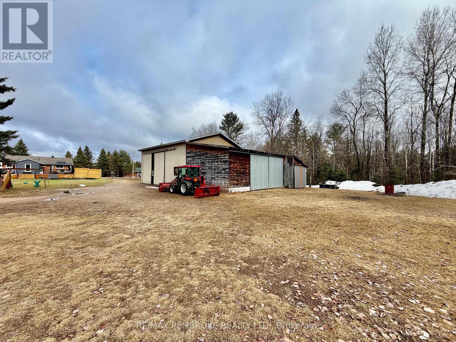 2313 B Line Road, Laurentian Valley, Ontario  K8A 6W8 - Photo 44 - X12994036