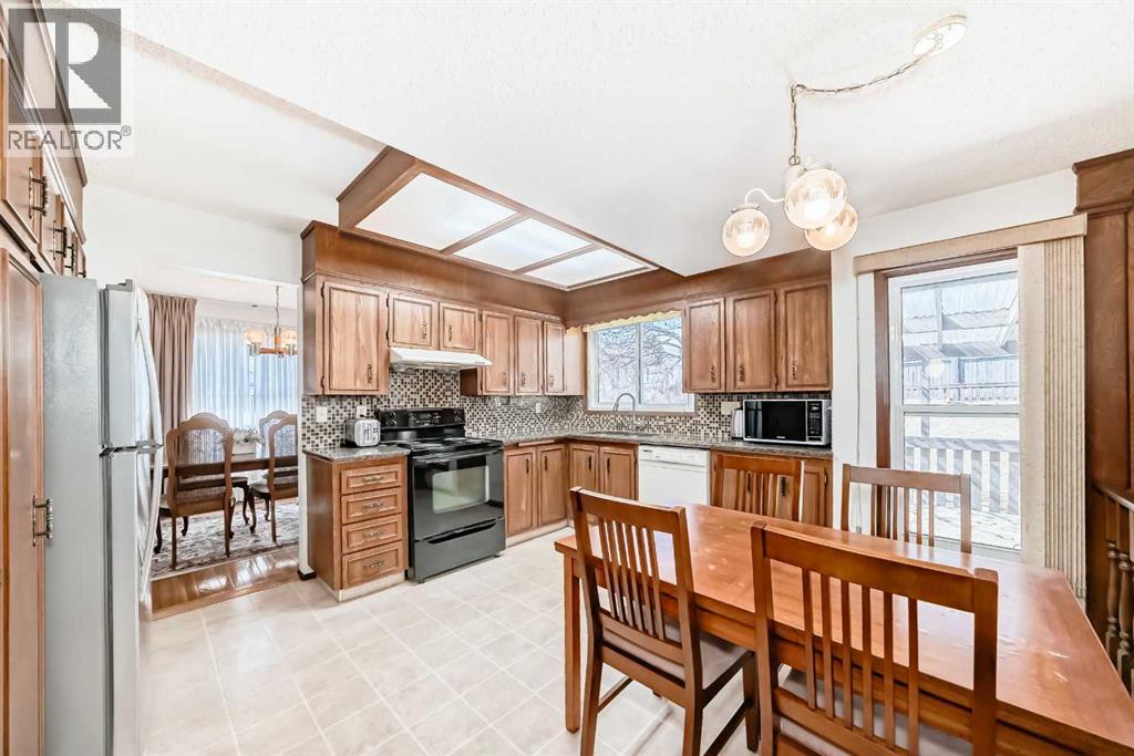 183 Dalcastle Way NW, Calgary, Alberta  T3A 2N5 - Photo 7 - A2301199